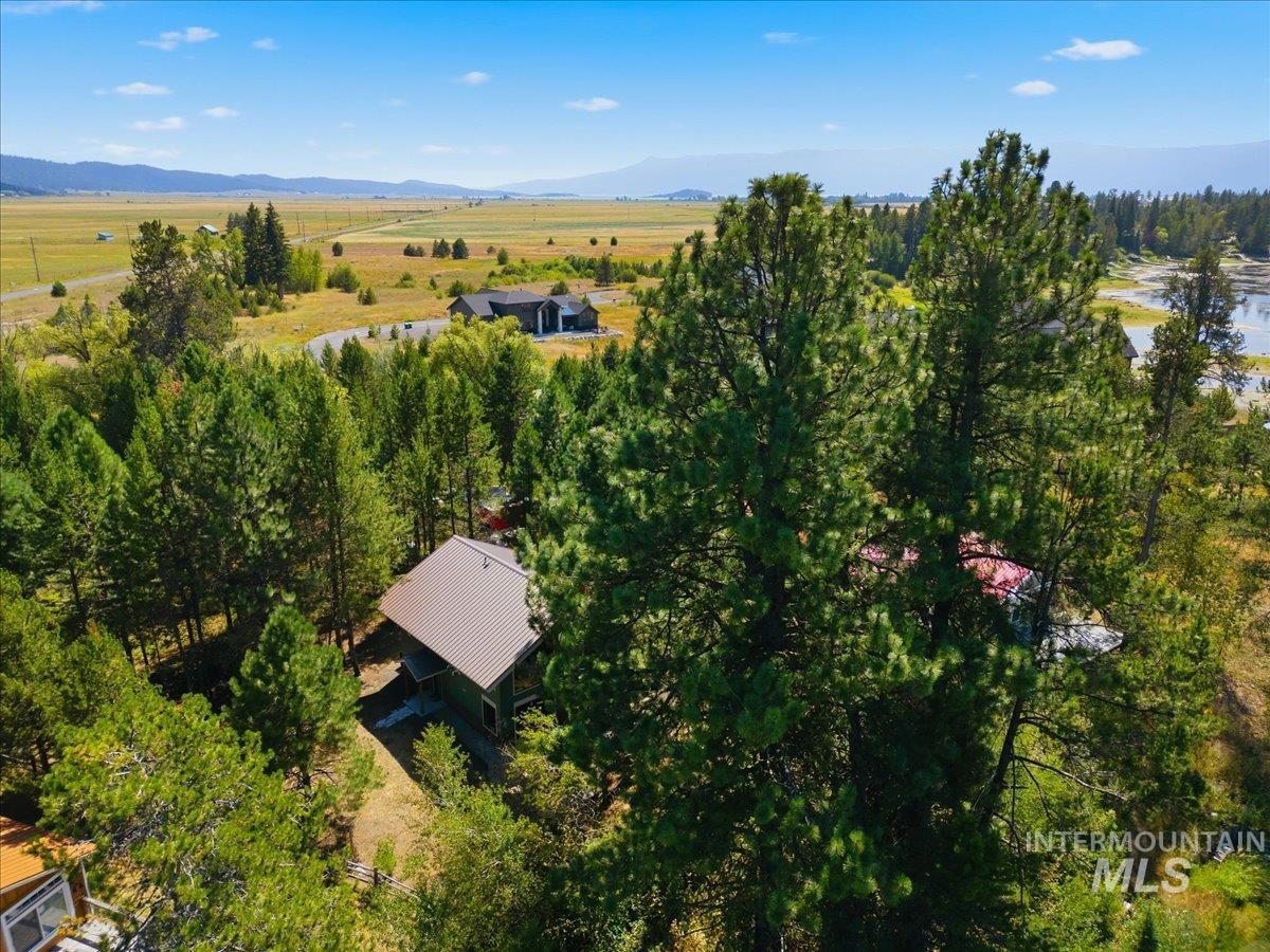 84 Golden Place, Donnelly, Idaho 83615, 3 Bedrooms, 2 Bathrooms, Residential For Sale, Price $998,500,MLS 98998559