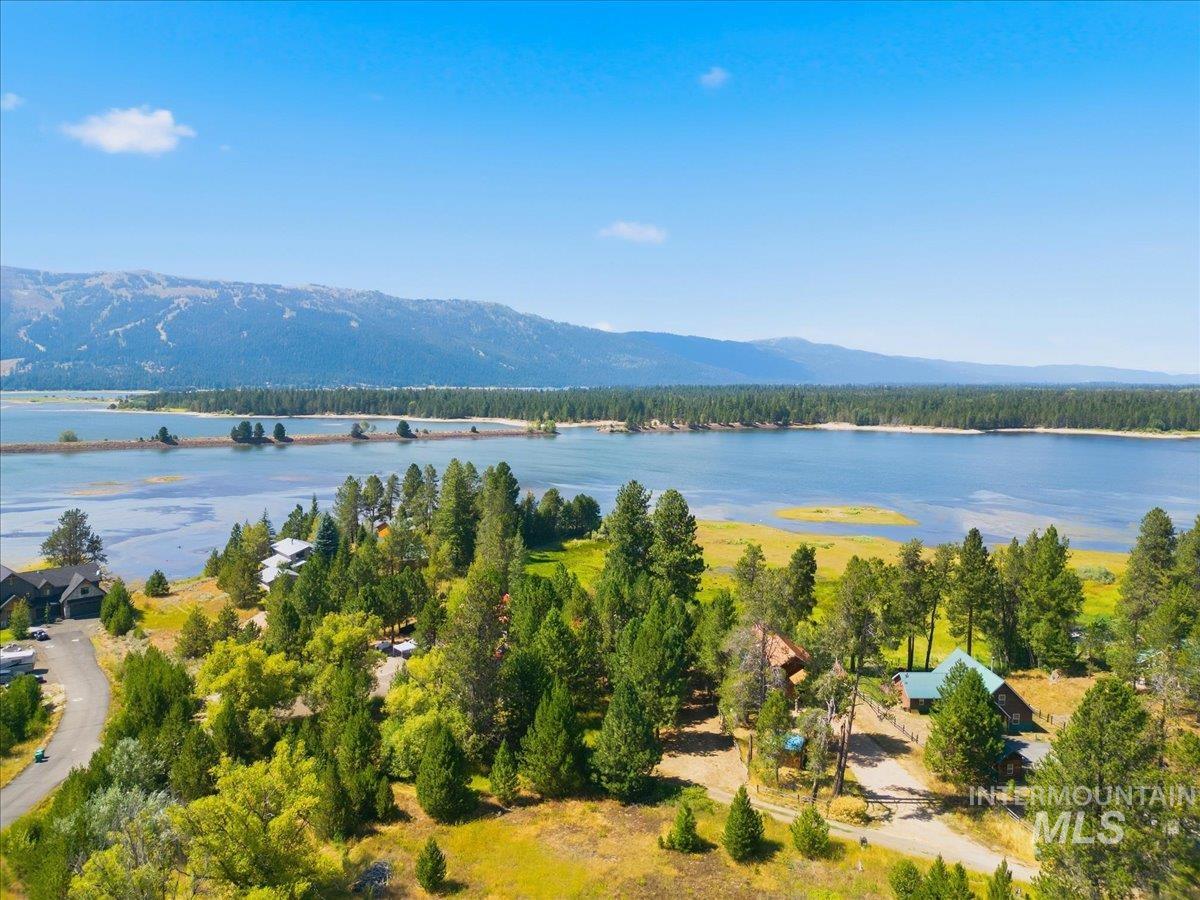 84 Golden Place, Donnelly, Idaho 83615, 3 Bedrooms, 2 Bathrooms, Residential For Sale, Price $998,500,MLS 98998559