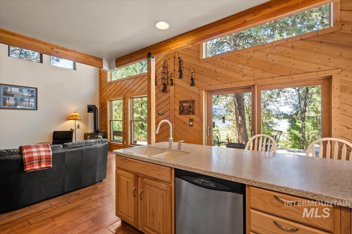 84 Golden Place, Donnelly, Idaho 83615, 3 Bedrooms, 2 Bathrooms, Residential For Sale, Price $998,500,MLS 98998559