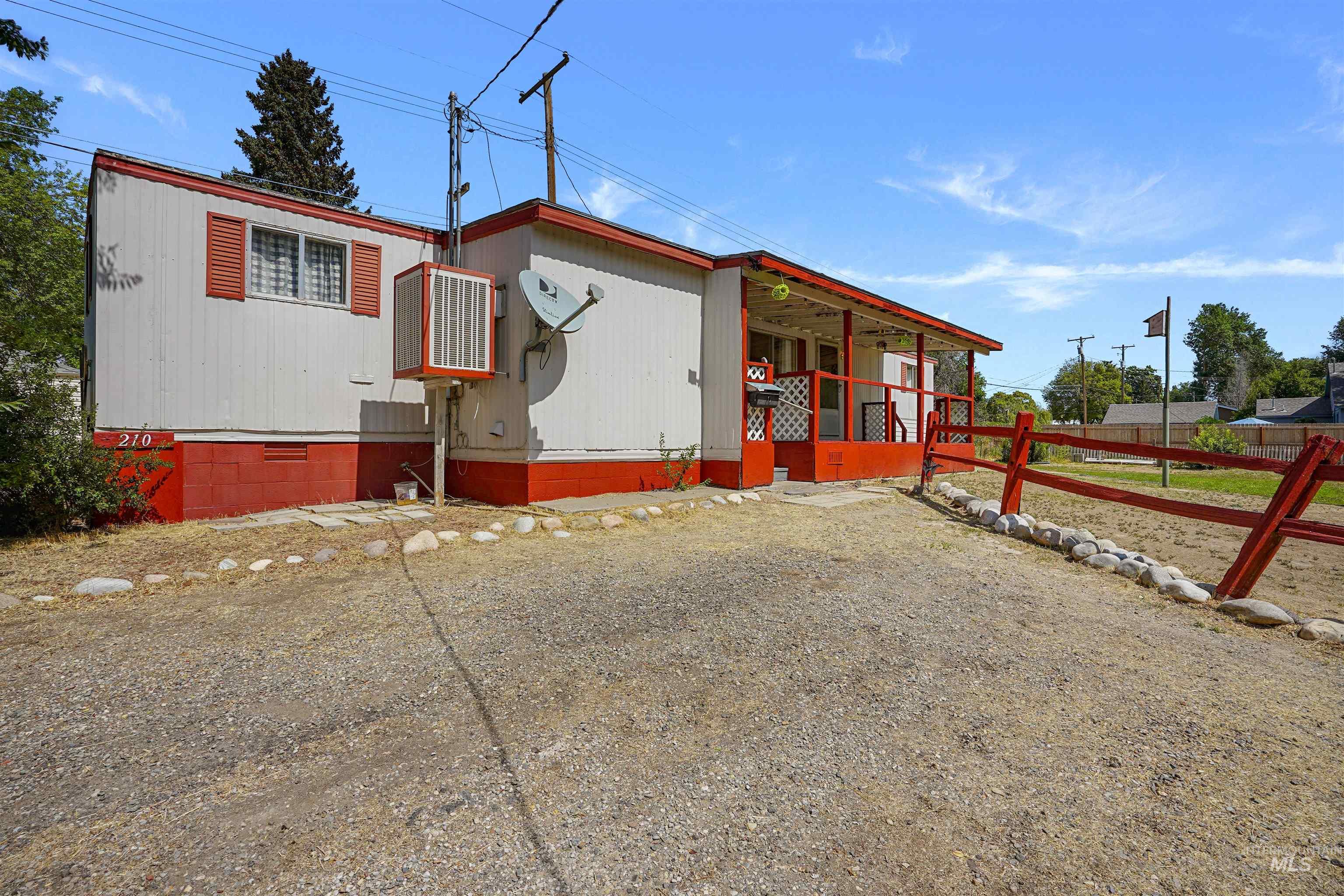 210 E 6th Ave, Jerome, Idaho 83338, 2 Bedrooms, 1 Bathroom, Residential For Sale, Price $125,000,MLS 98998560