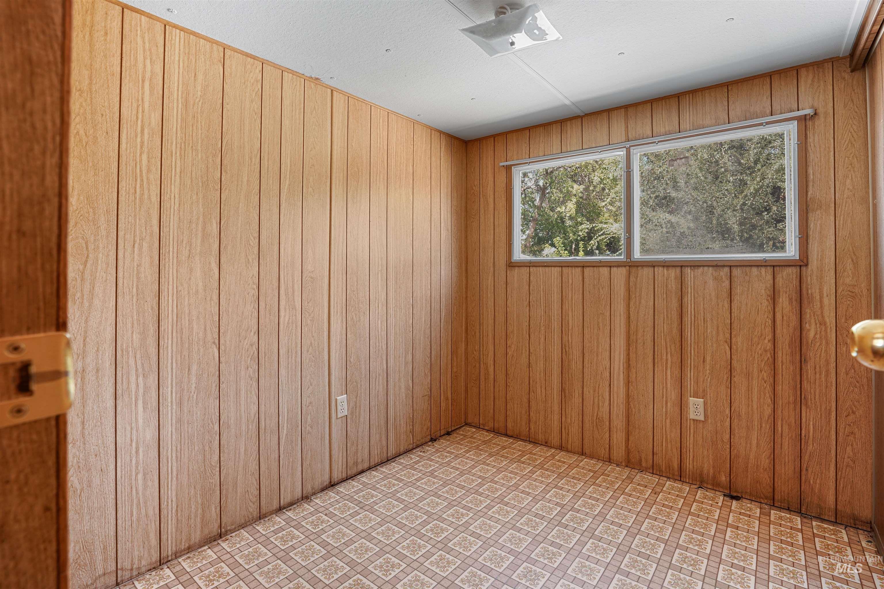 210 E 6th Ave, Jerome, Idaho 83338, 2 Bedrooms, 1 Bathroom, Residential For Sale, Price $125,000,MLS 98998560