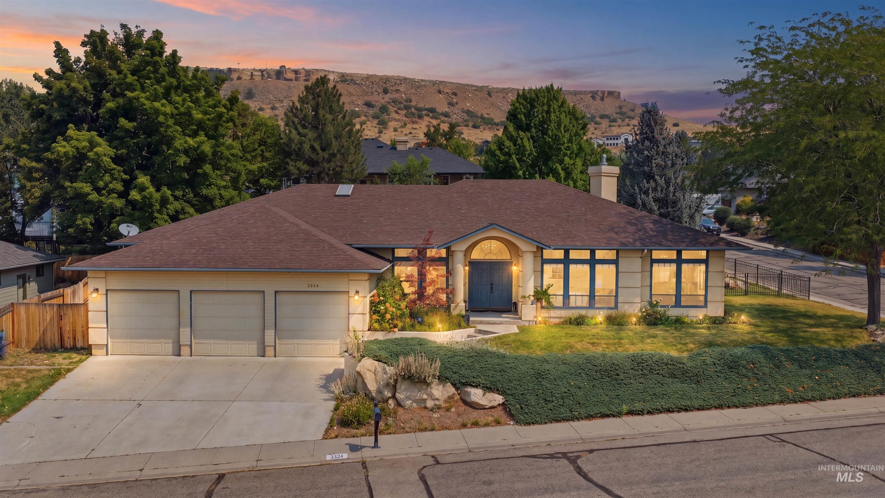 3324 E Boulder Heights Dr, Boise, Idaho 83712, 4 Bedrooms, 2.5 Bathrooms, Residential For Sale, Price $964,400,MLS 98998566