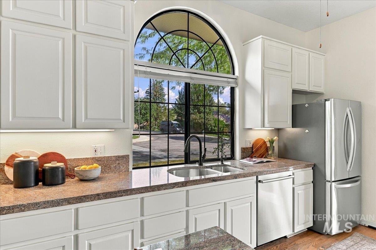 3324 E Boulder Heights Dr, Boise, Idaho 83712, 4 Bedrooms, 2.5 Bathrooms, Residential For Sale, Price $964,400,MLS 98998566