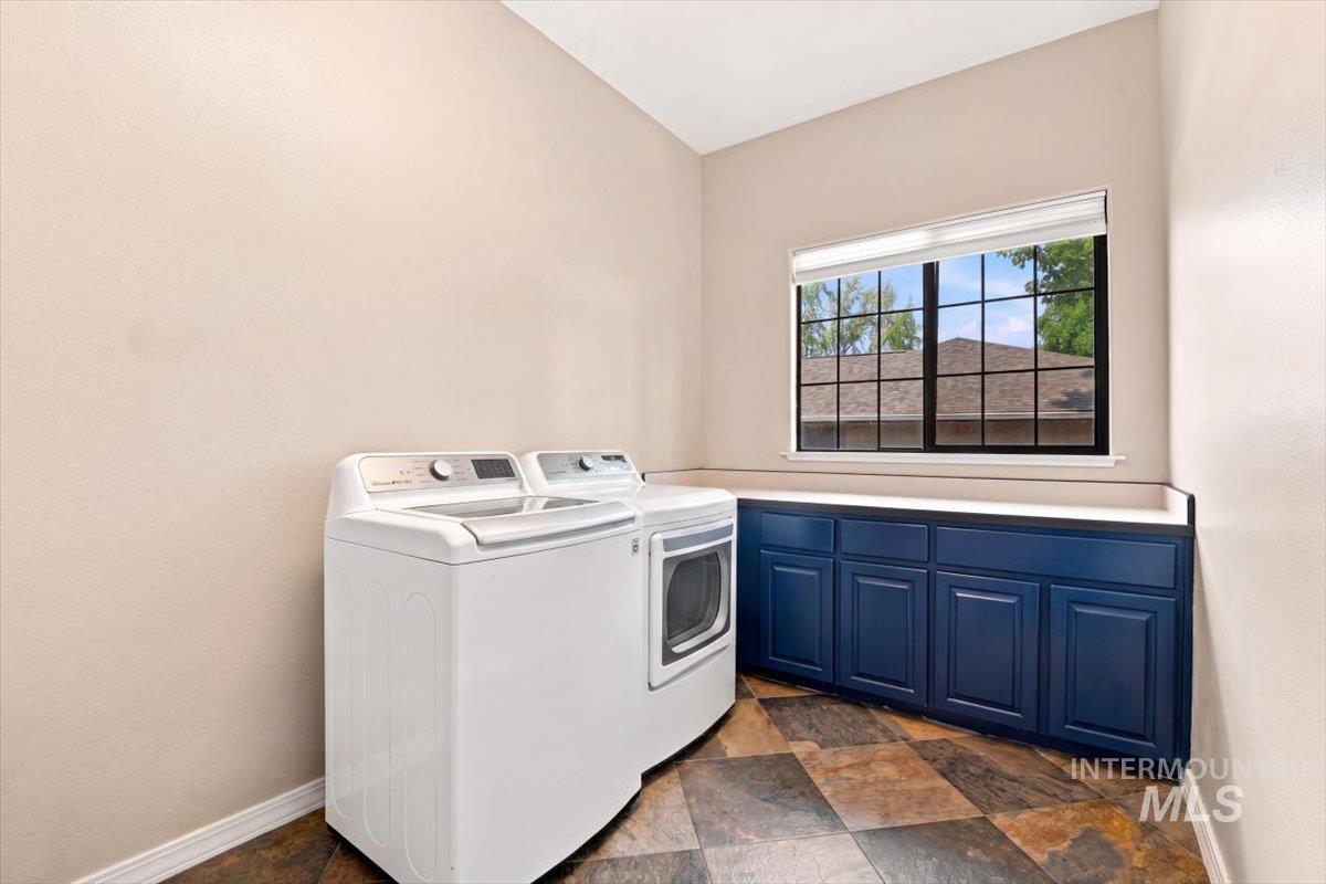 3324 E Boulder Heights Dr, Boise, Idaho 83712, 4 Bedrooms, 2.5 Bathrooms, Residential For Sale, Price $964,400,MLS 98998566