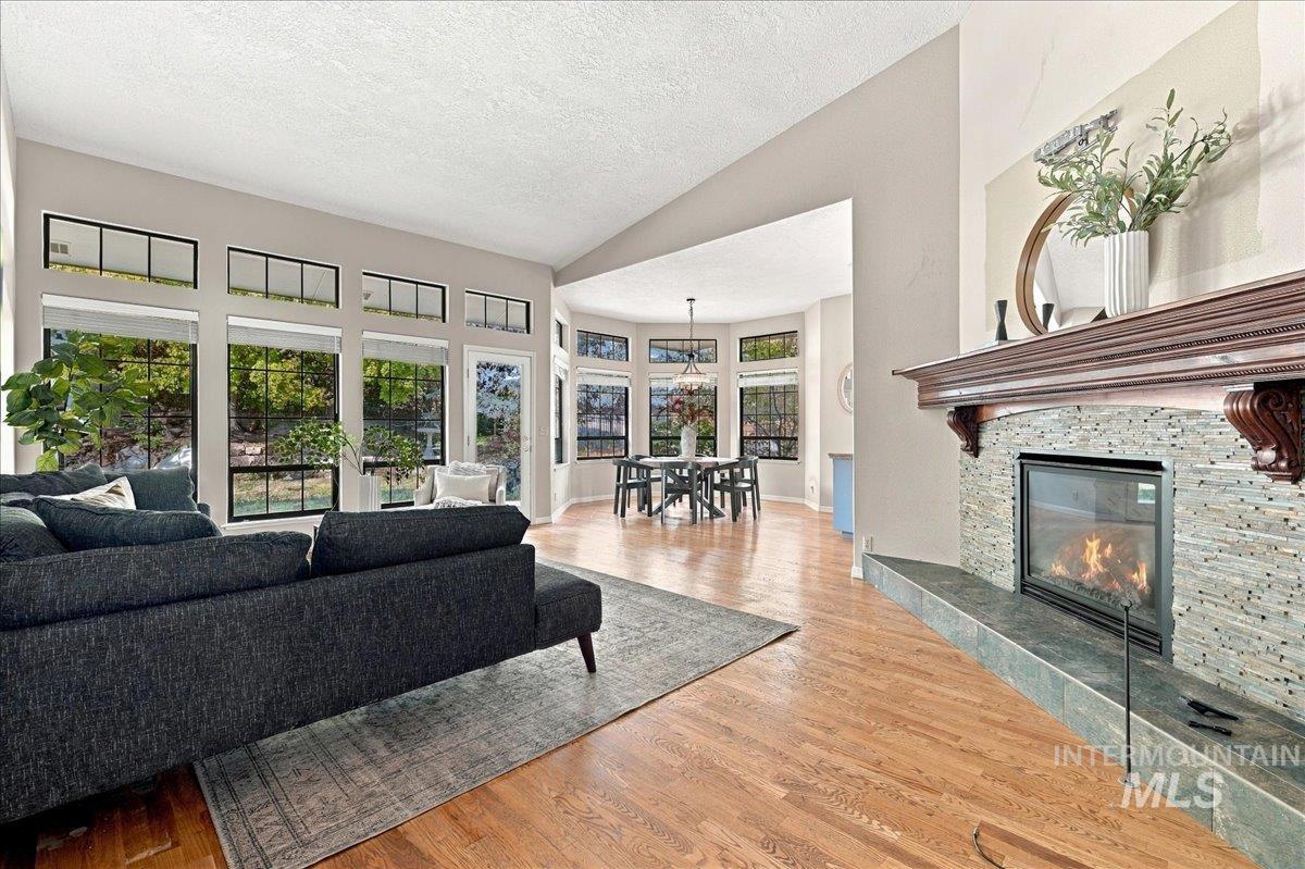 3324 E Boulder Heights Dr, Boise, Idaho 83712, 4 Bedrooms, 2.5 Bathrooms, Residential For Sale, Price $964,400,MLS 98998566