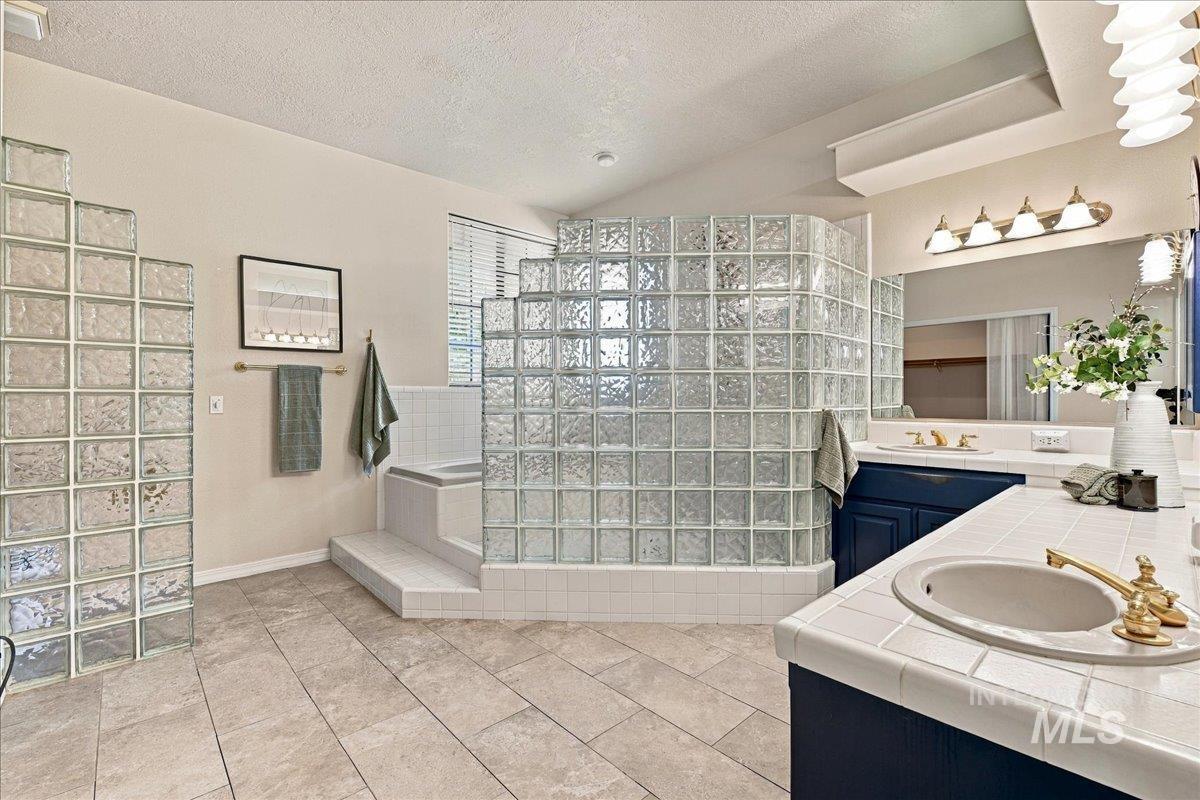 3324 E Boulder Heights Dr, Boise, Idaho 83712, 4 Bedrooms, 2.5 Bathrooms, Residential For Sale, Price $964,400,MLS 98998566
