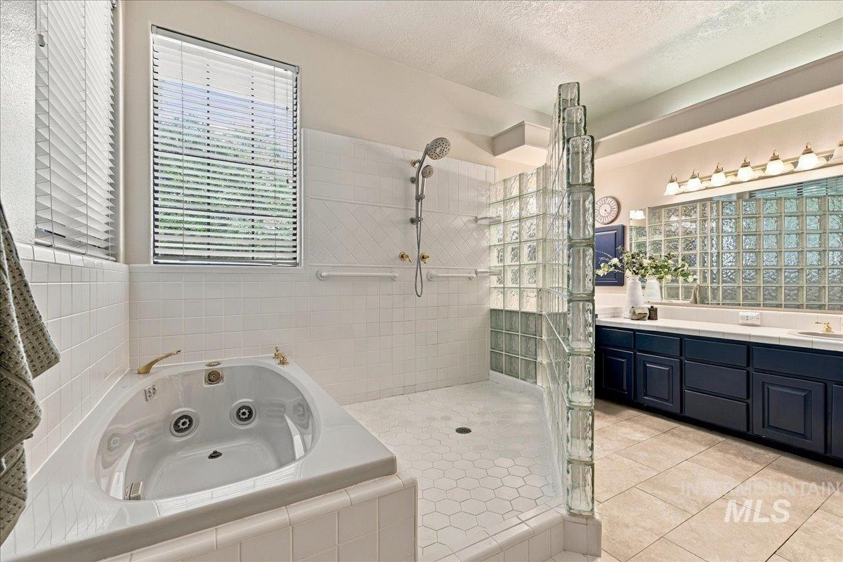 3324 E Boulder Heights Dr, Boise, Idaho 83712, 4 Bedrooms, 2.5 Bathrooms, Residential For Sale, Price $964,400,MLS 98998566
