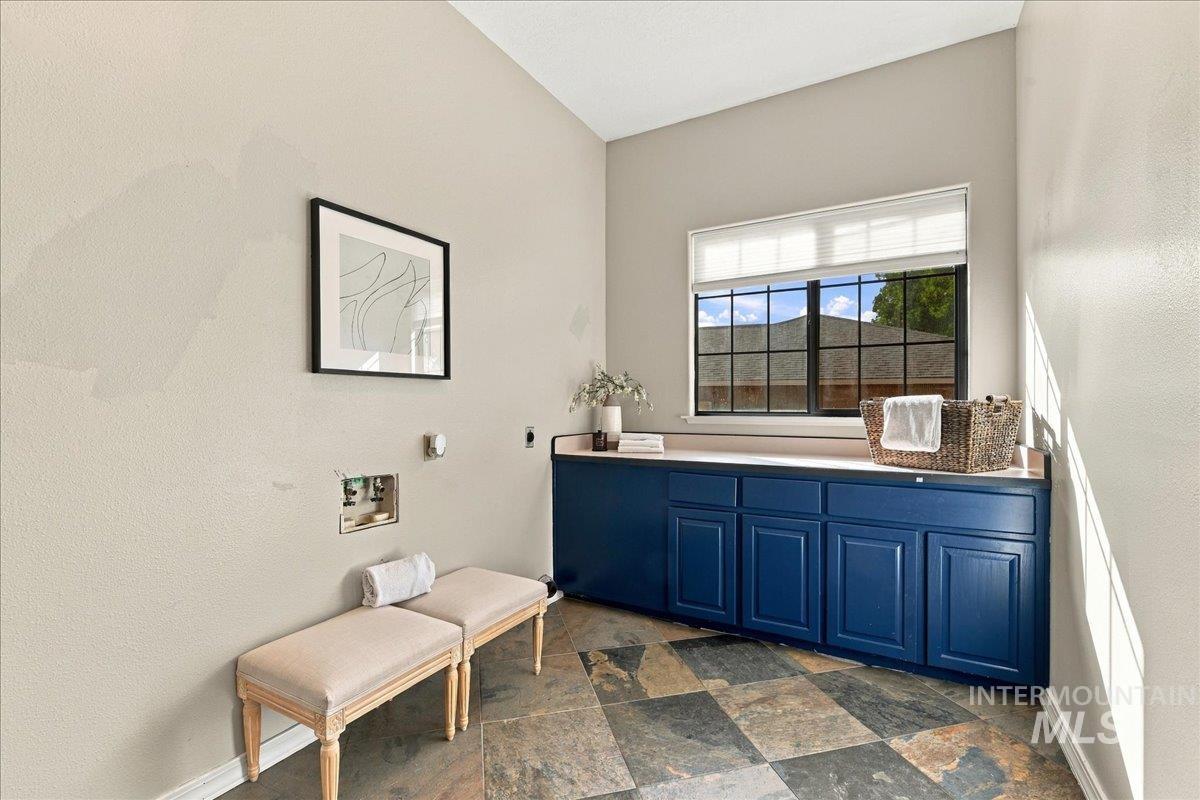 3324 E Boulder Heights Dr, Boise, Idaho 83712, 4 Bedrooms, 2.5 Bathrooms, Residential For Sale, Price $964,400,MLS 98998566