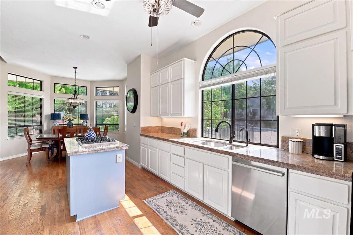 3324 E Boulder Heights Dr, Boise, Idaho 83712, 4 Bedrooms, 2.5 Bathrooms, Residential For Sale, Price $964,400,MLS 98998566