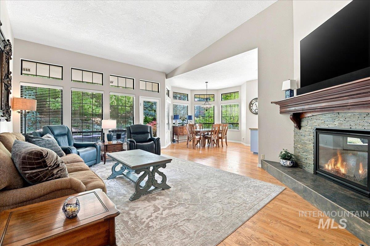 3324 E Boulder Heights Dr, Boise, Idaho 83712, 4 Bedrooms, 2.5 Bathrooms, Residential For Sale, Price $964,400,MLS 98998566