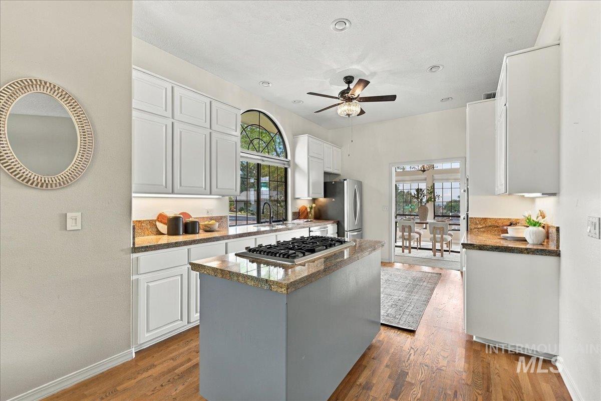 3324 E Boulder Heights Dr, Boise, Idaho 83712, 4 Bedrooms, 2.5 Bathrooms, Residential For Sale, Price $964,400,MLS 98998566