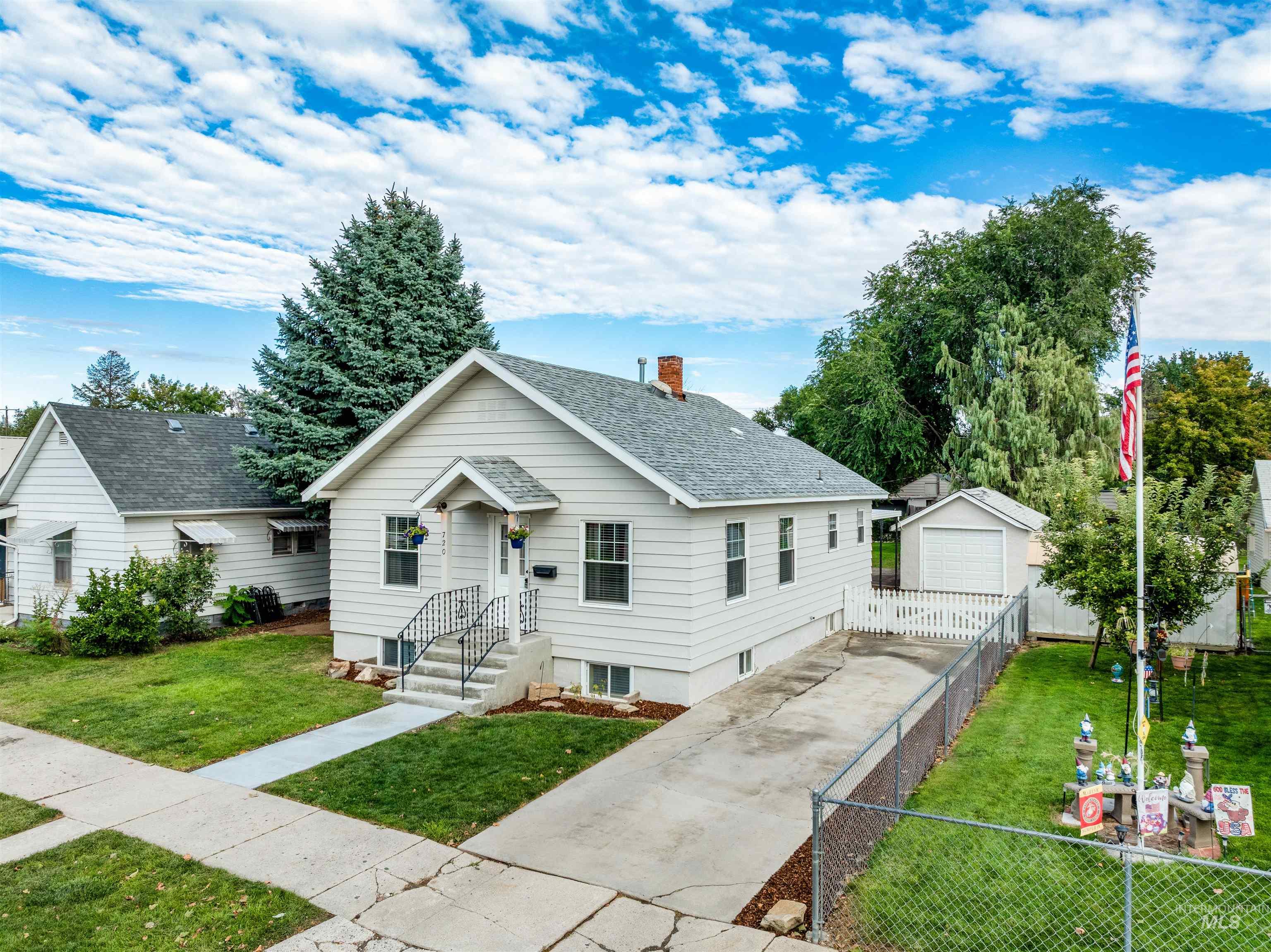720 18th Ave S, Nampa, Idaho 83651, 4 Bedrooms, 3 Bathrooms, Residential For Sale, Price $419,900,MLS 98998578
