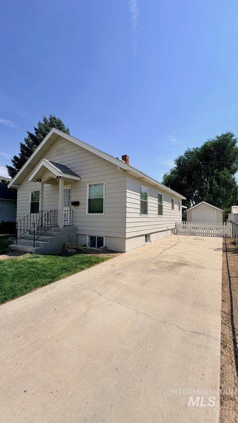 720 18th Ave S, Nampa, Idaho 83651, 4 Bedrooms, 3 Bathrooms, Residential For Sale, Price $419,900, 98998578