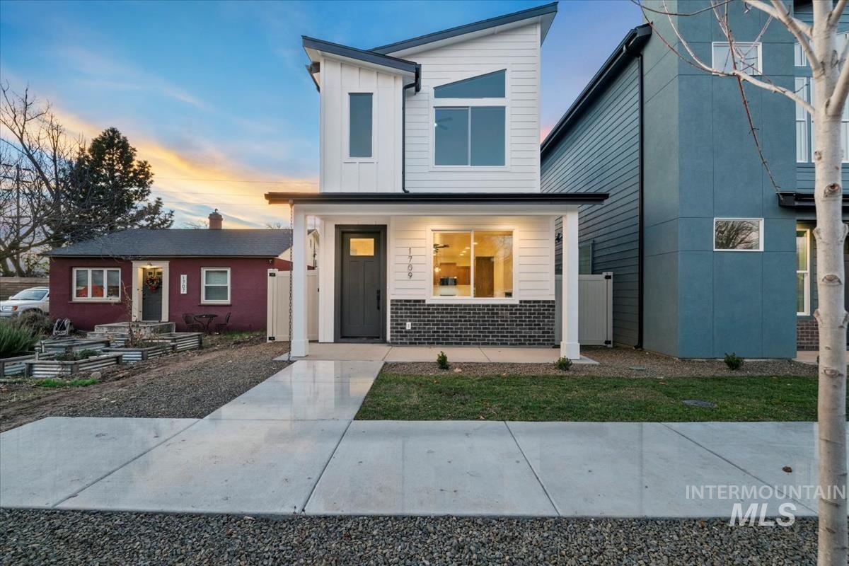 1709 N 31st St, Boise, Idaho 83703, 4 Bedrooms, 4.5 Bathrooms, Residential For Sale, Price $784,900,MLS 98998584