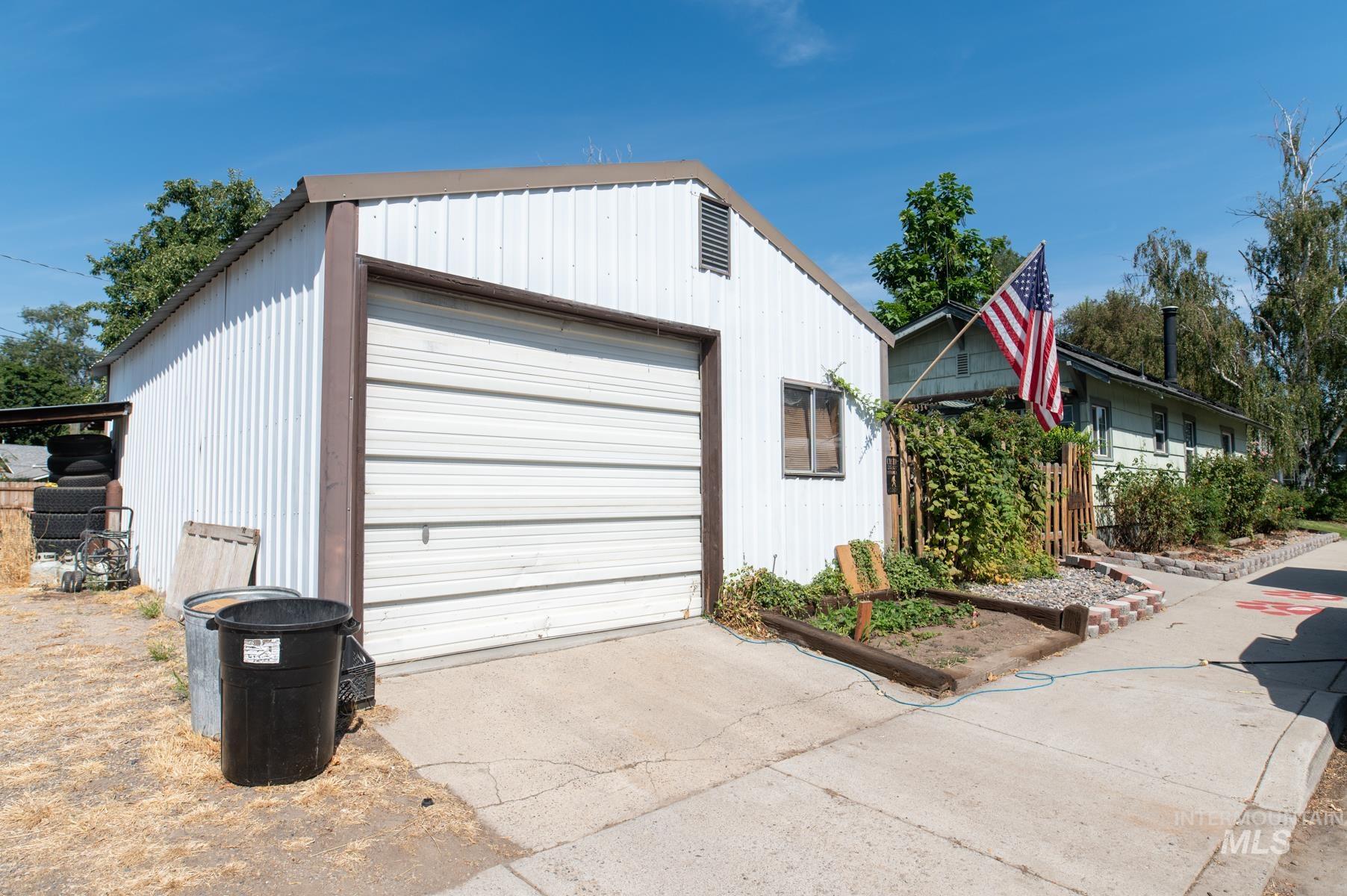 601 W Idaho St., Weiser, Idaho 83672, 4 Bedrooms, 2 Bathrooms, Residential For Sale, Price $349,000,MLS 98998587