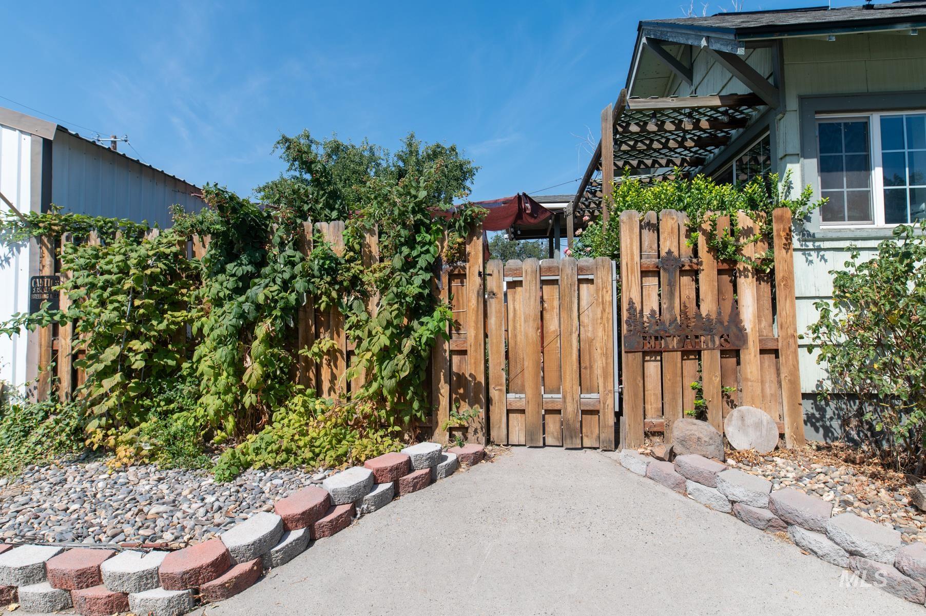 601 W Idaho St., Weiser, Idaho 83672, 4 Bedrooms, 2 Bathrooms, Residential For Sale, Price $349,000,MLS 98998587
