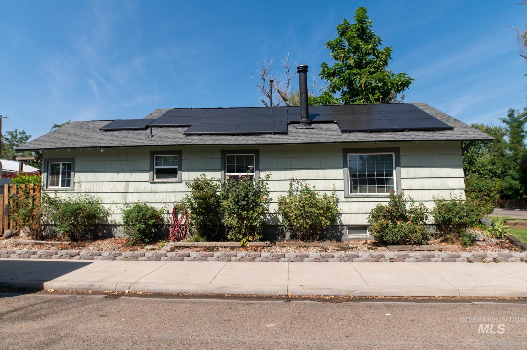601 W Idaho St., Weiser, Idaho 83672, 4 Bedrooms, 2 Bathrooms, Residential For Sale, Price $349,000,MLS 98998587