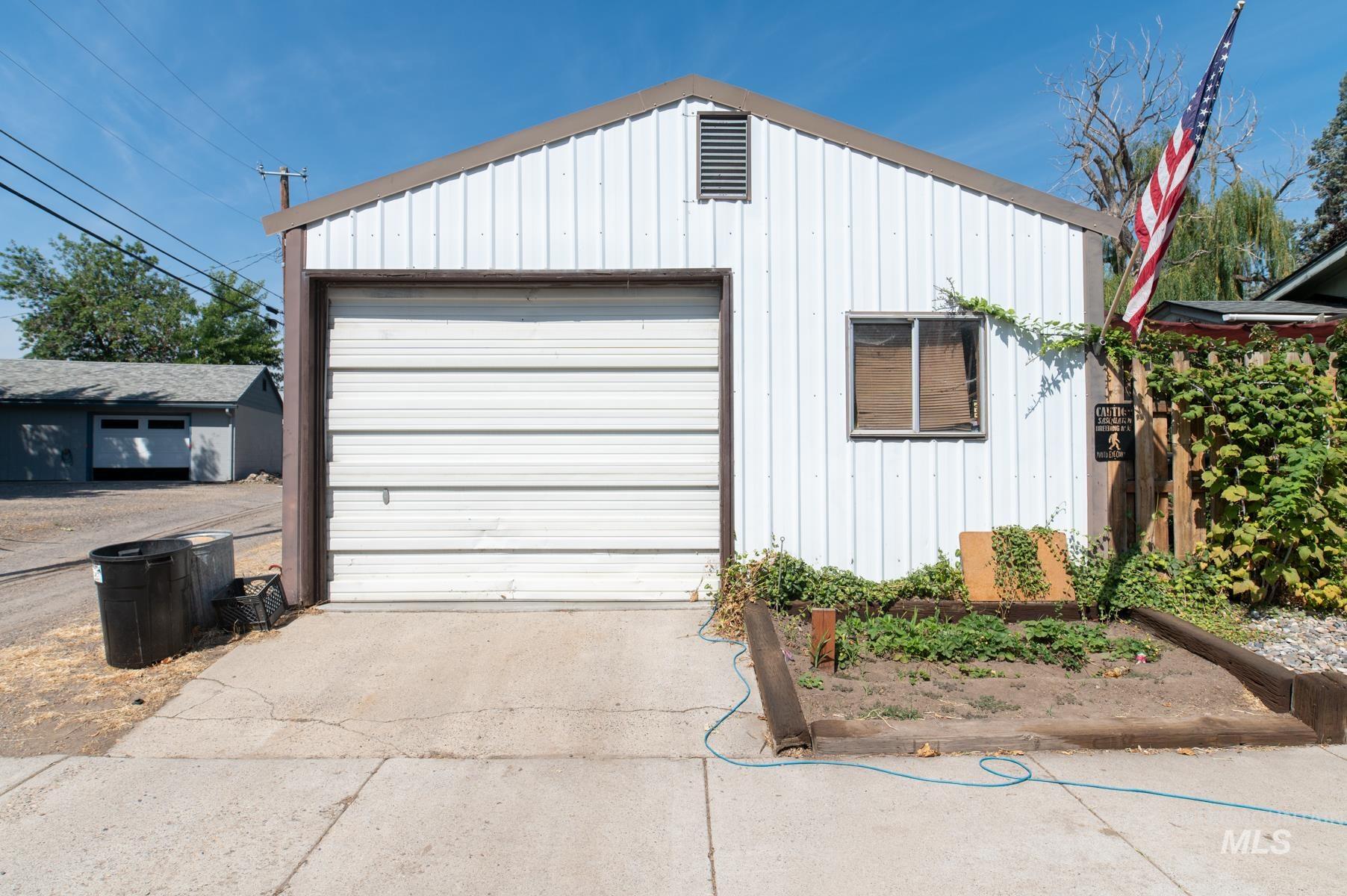 601 W Idaho St., Weiser, Idaho 83672, 4 Bedrooms, 2 Bathrooms, Residential For Sale, Price $349,000,MLS 98998587