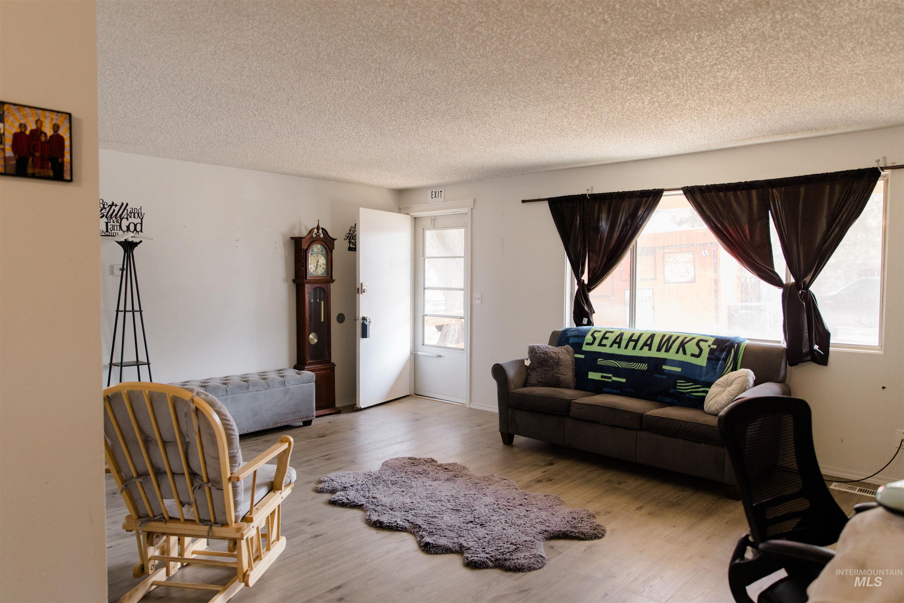 1230 E 17 N, Mountain Home, Idaho 83647, 3 Bedrooms, 1 Bathroom, Residential For Sale, Price $285,000,MLS 98998599
