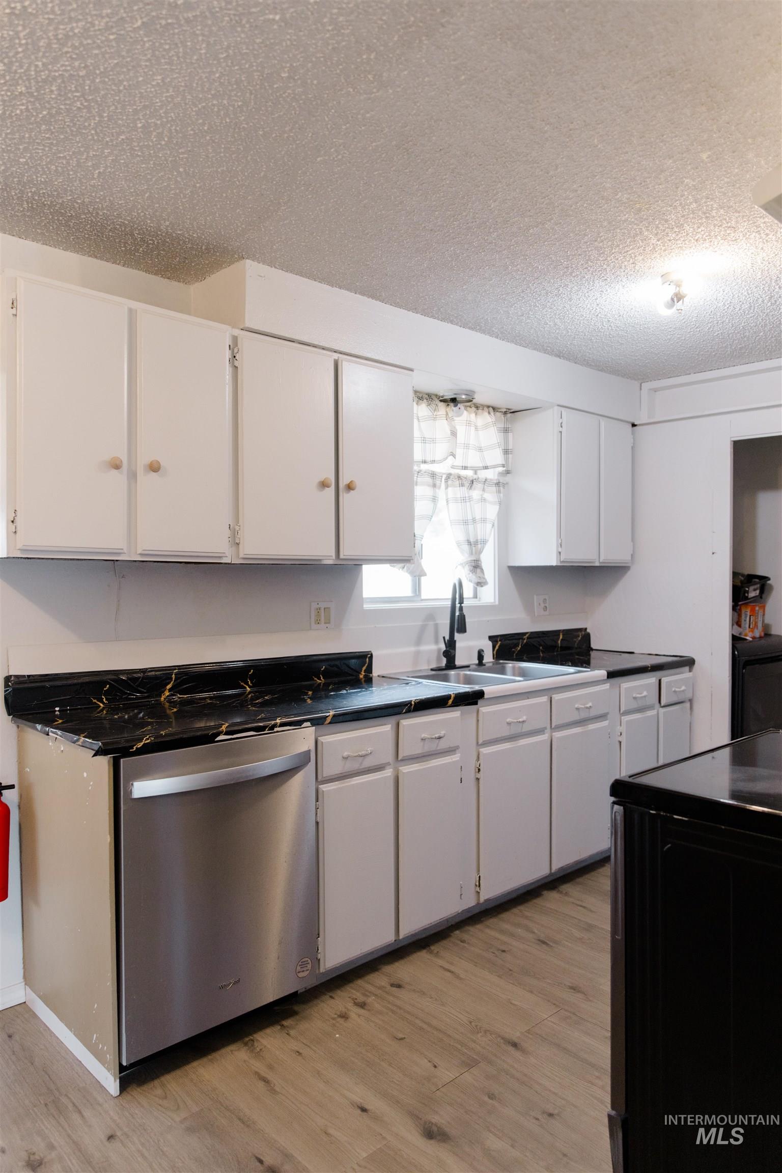 1230 E 17 N, Mountain Home, Idaho 83647, 3 Bedrooms, 1 Bathroom, Residential For Sale, Price $285,000,MLS 98998599