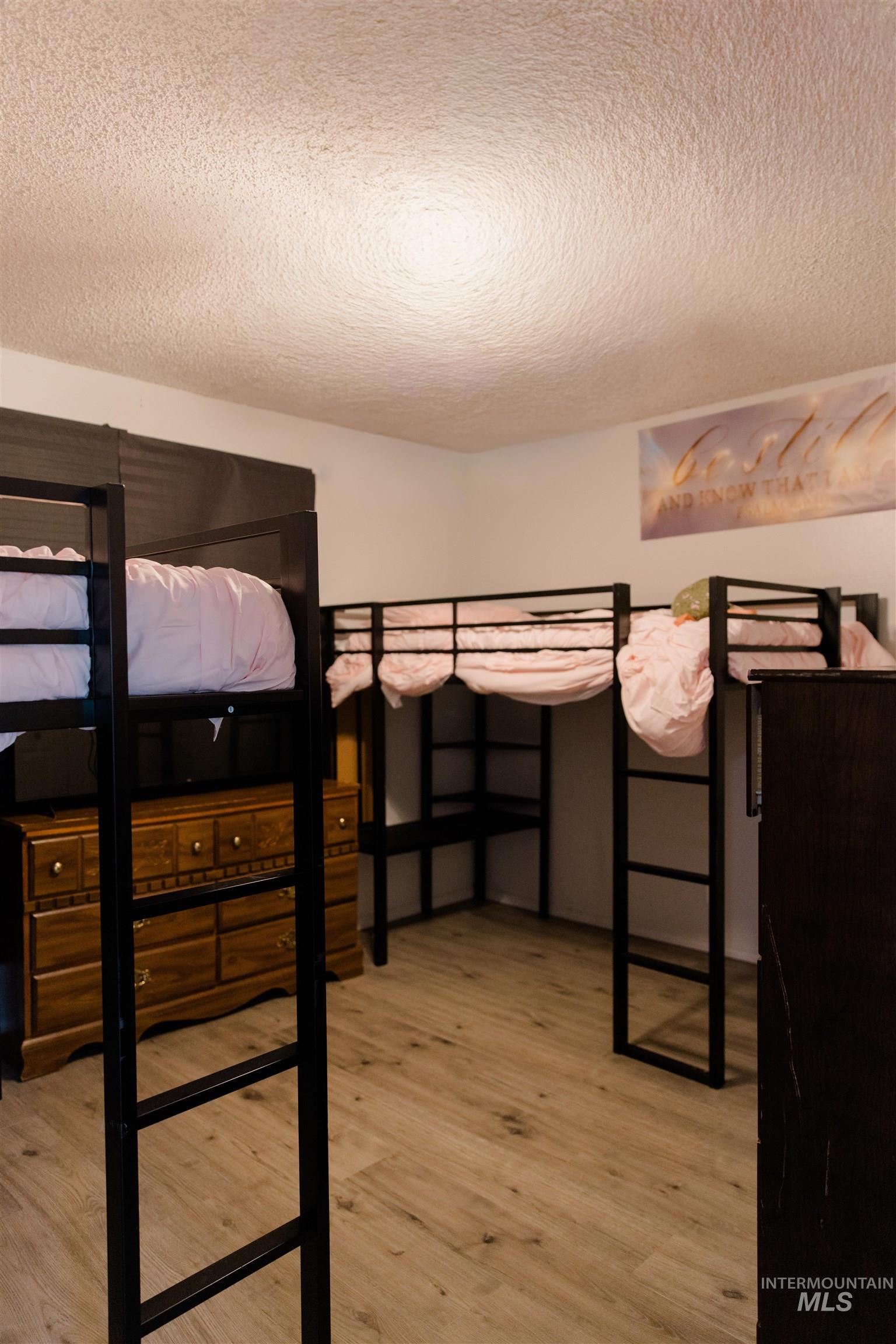 1230 E 17 N, Mountain Home, Idaho 83647, 3 Bedrooms, 1 Bathroom, Residential For Sale, Price $285,000,MLS 98998599