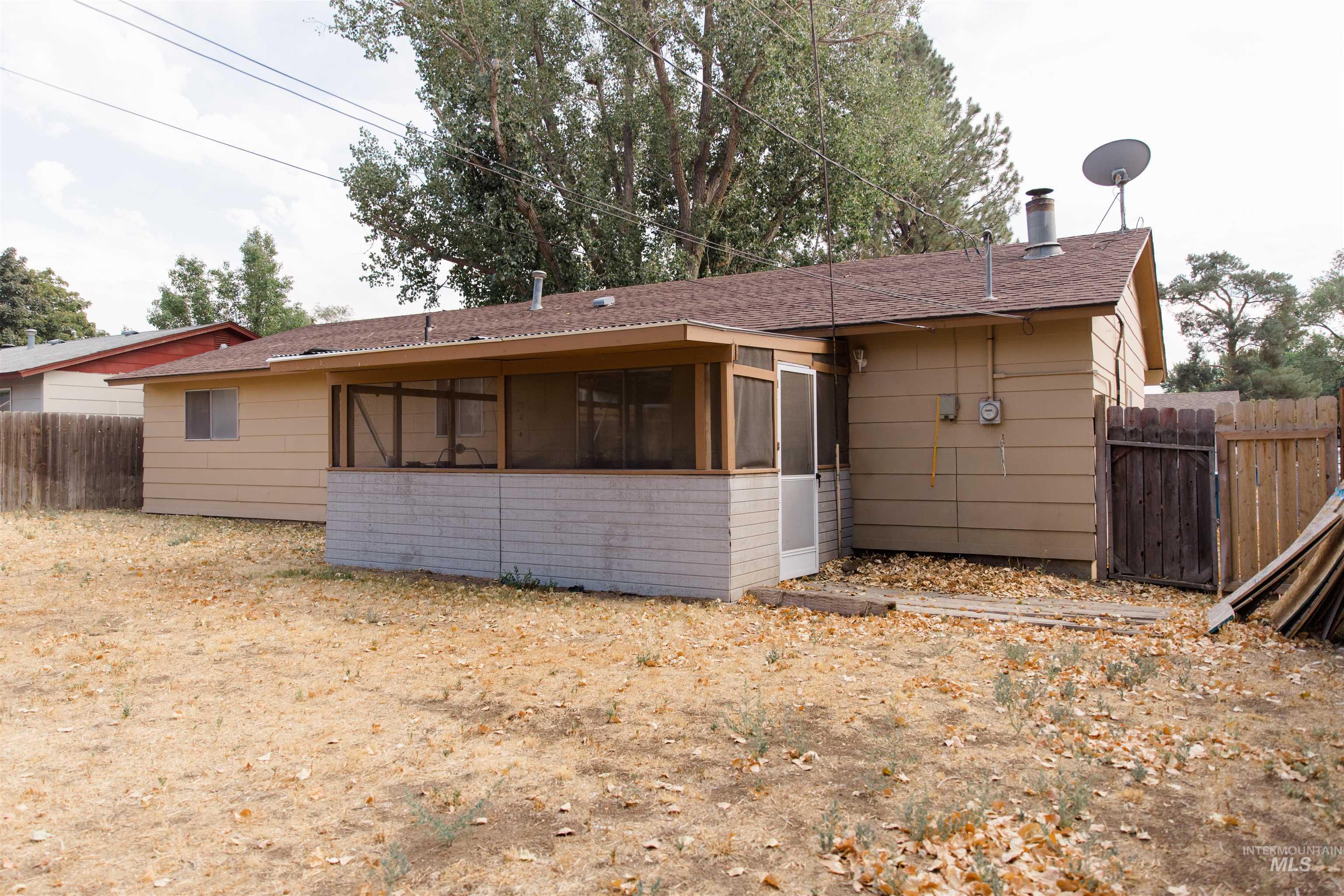 1230 E 17 N, Mountain Home, Idaho 83647, 3 Bedrooms, 1 Bathroom, Residential For Sale, Price $285,000,MLS 98998599