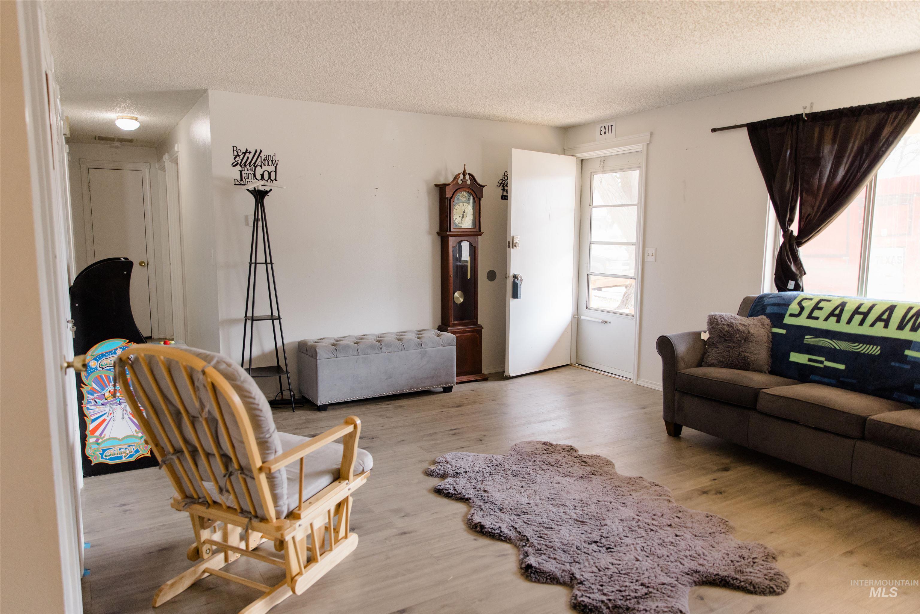 1230 E 17 N, Mountain Home, Idaho 83647, 3 Bedrooms, 1 Bathroom, Residential For Sale, Price $285,000,MLS 98998599