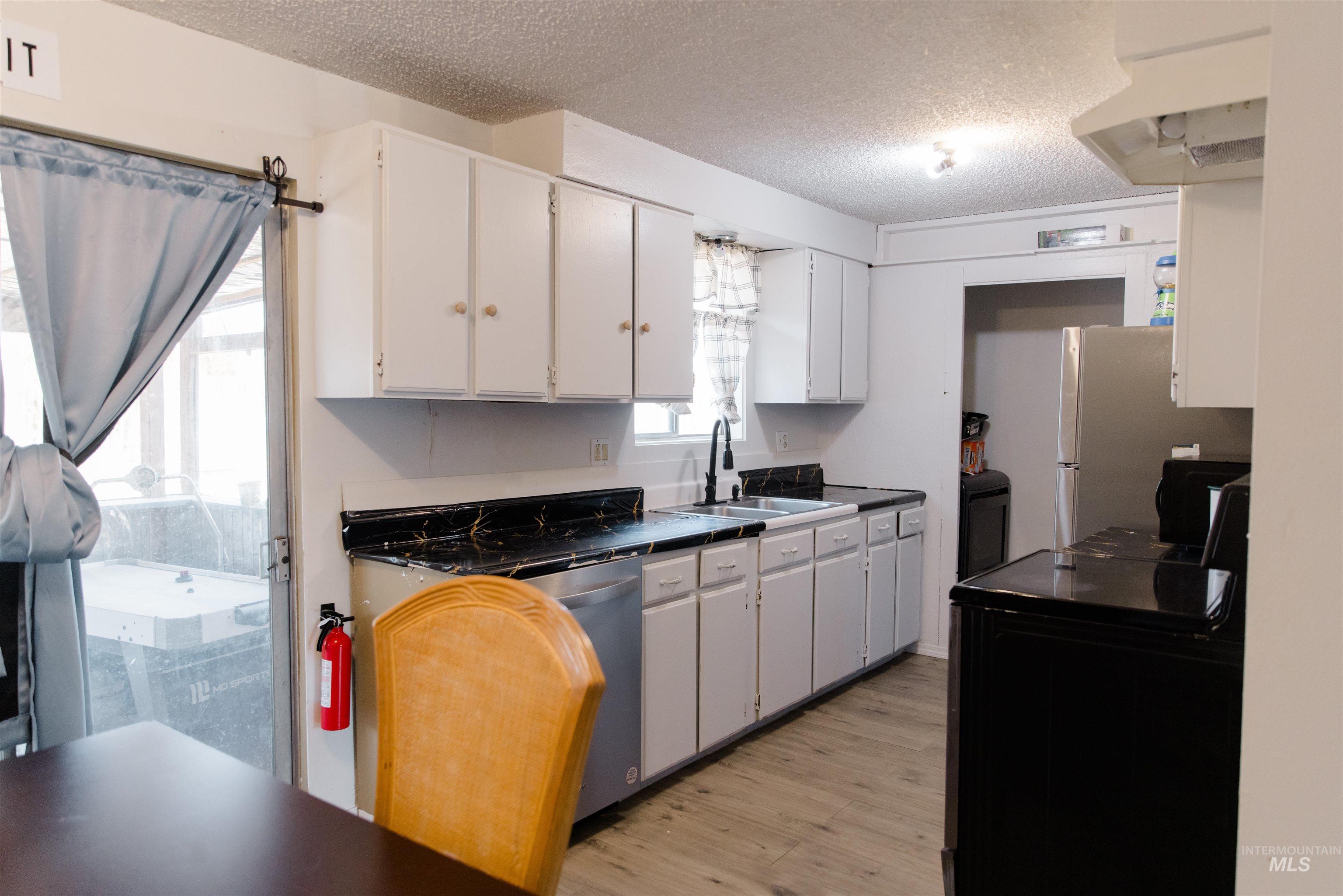 1230 E 17 N, Mountain Home, Idaho 83647, 3 Bedrooms, 1 Bathroom, Residential For Sale, Price $285,000,MLS 98998599