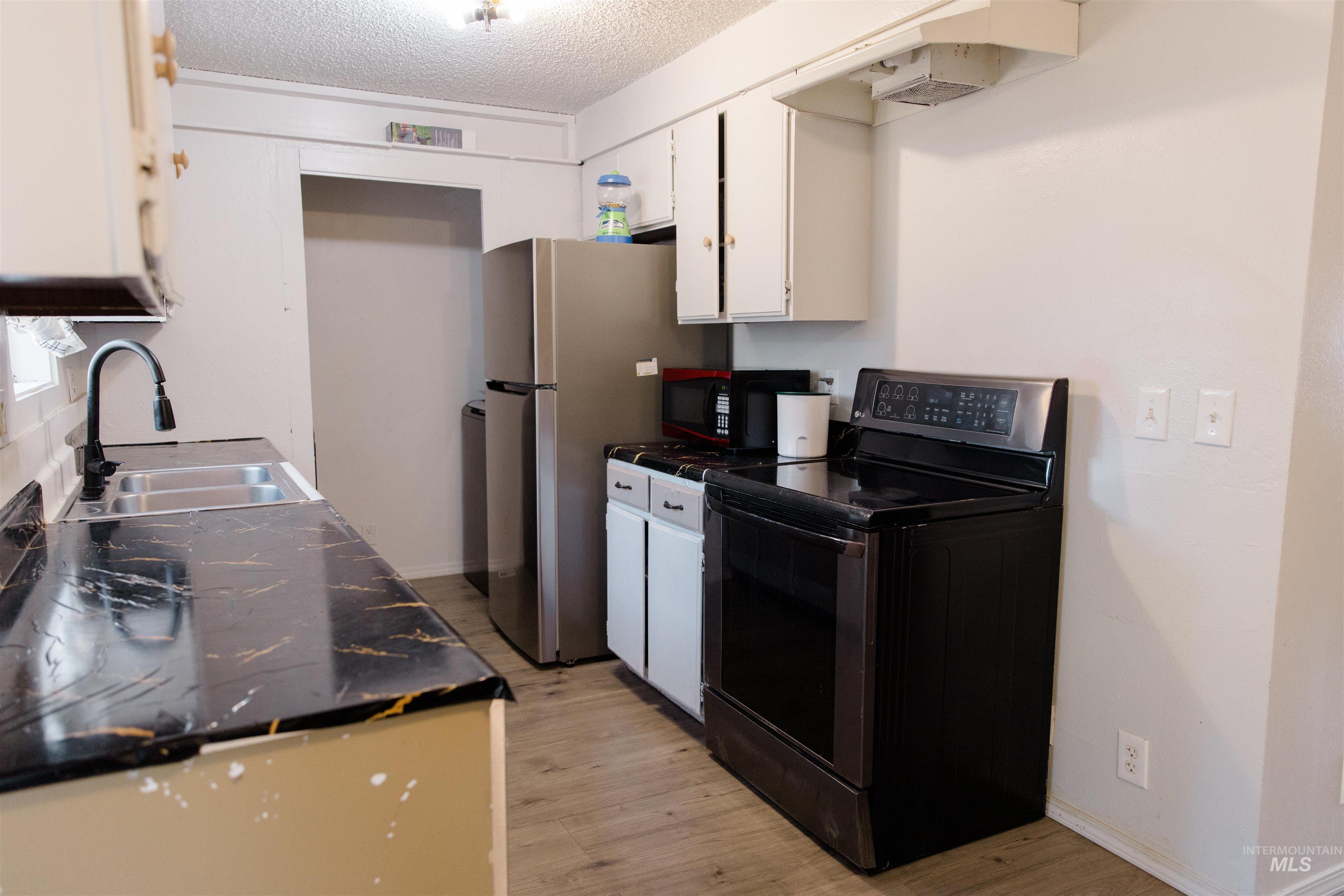 1230 E 17 N, Mountain Home, Idaho 83647, 3 Bedrooms, 1 Bathroom, Residential For Sale, Price $285,000,MLS 98998599