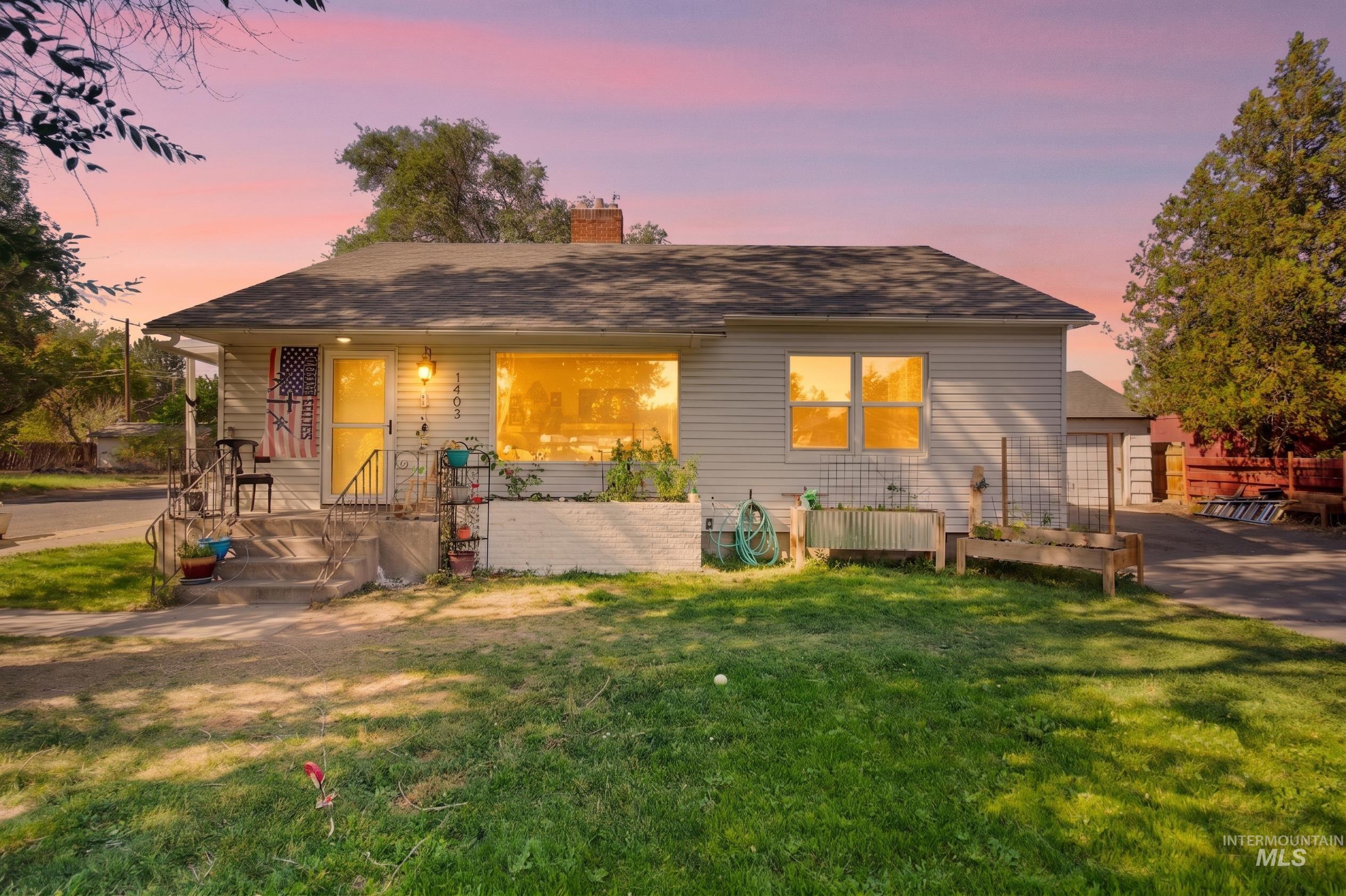 1403 8th Ave E, Twin Falls, Idaho 83301, 2 Bedrooms, 1 Bathroom, Residential Income For Sale, Price $594,900,MLS 98998602