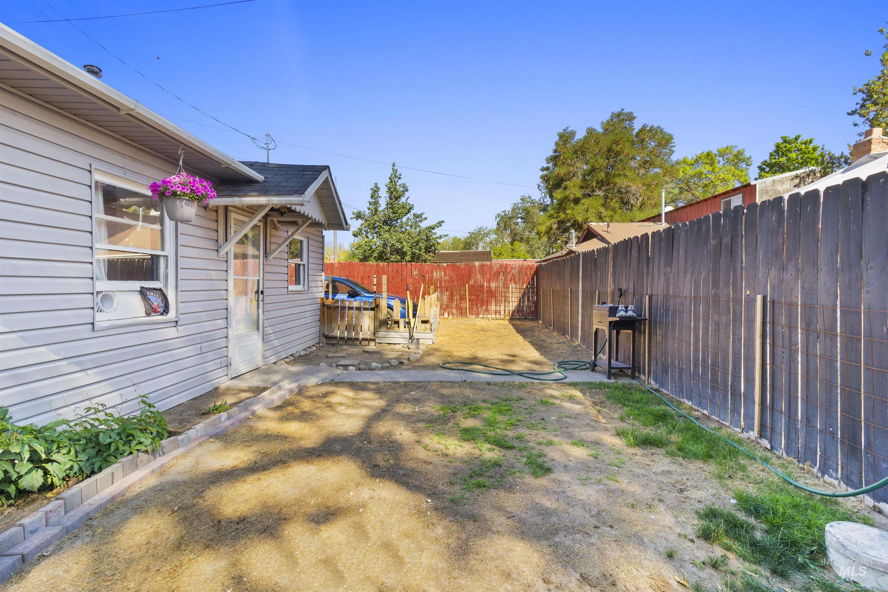 1403 8th Ave E, Twin Falls, Idaho 83301, 2 Bedrooms, 1 Bathroom, Residential Income For Sale, Price $594,900,MLS 98998602