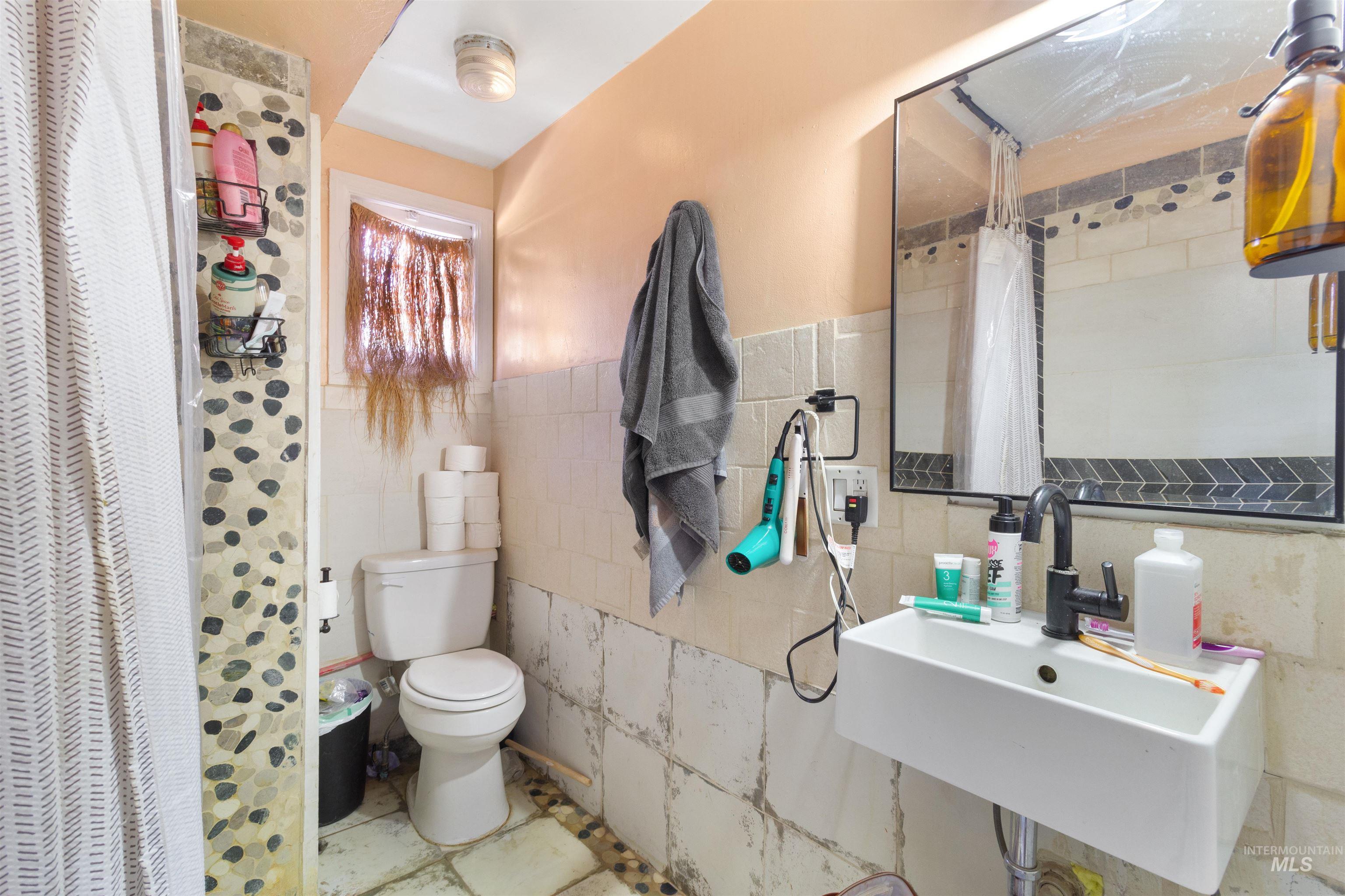 1403 8th Ave E, Twin Falls, Idaho 83301, 2 Bedrooms, 1 Bathroom, Residential Income For Sale, Price $594,900,MLS 98998602