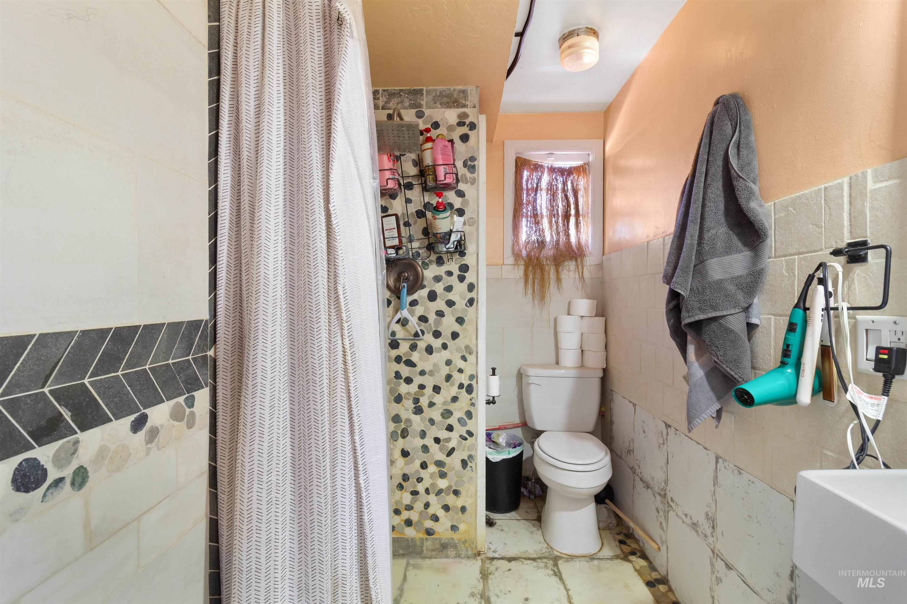 1403 8th Ave E, Twin Falls, Idaho 83301, 2 Bedrooms, 1 Bathroom, Residential Income For Sale, Price $594,900,MLS 98998602