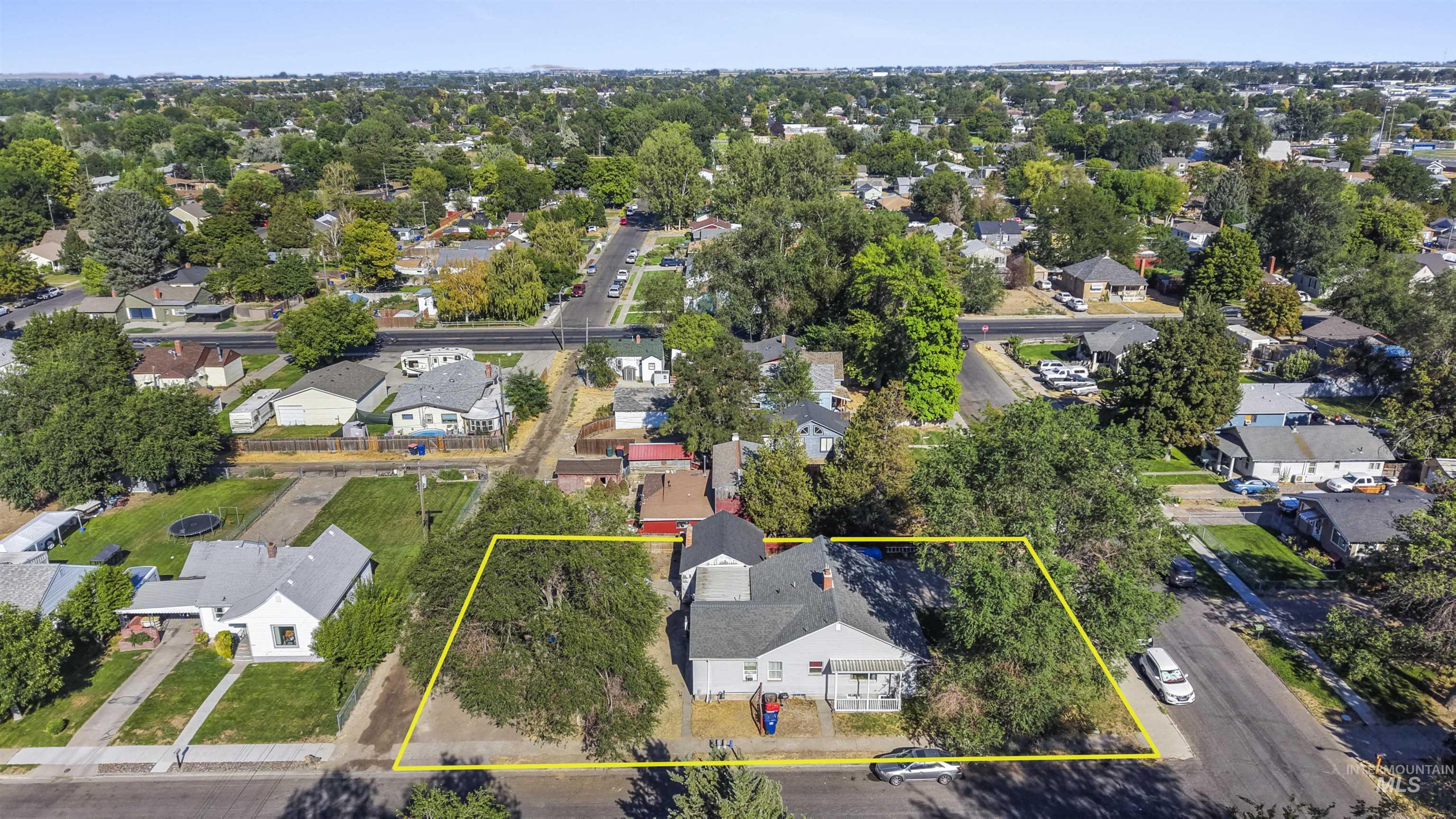 1403 8th Ave E, Twin Falls, Idaho 83301, 2 Bedrooms, 1 Bathroom, Residential Income For Sale, Price $594,900,MLS 98998602