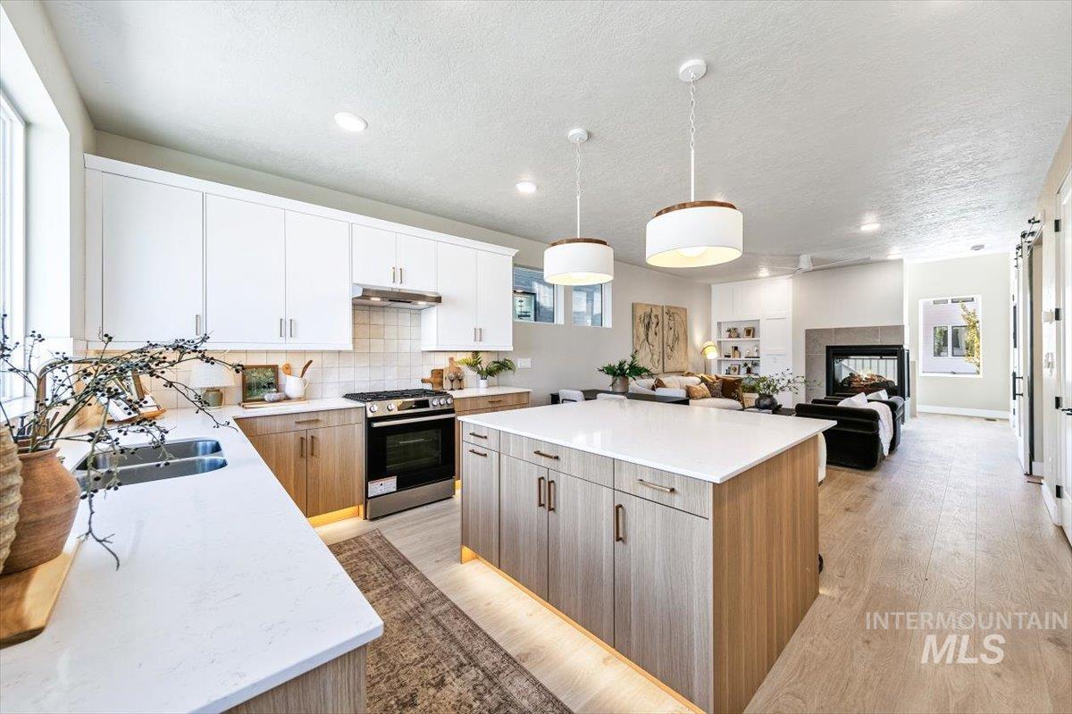 76 N Feather Reed Ave, Meridian, Idaho 83642, 3 Bedrooms, 2.5 Bathrooms, Residential For Sale, Price $589,900,MLS 98998611