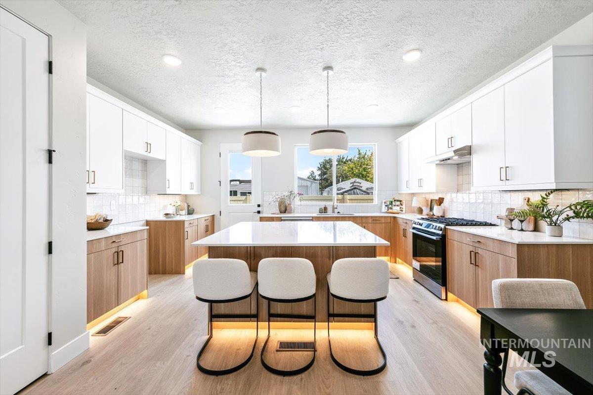 76 N Feather Reed Ave, Meridian, Idaho 83642, 3 Bedrooms, 2.5 Bathrooms, Residential For Sale, Price $589,900,MLS 98998611