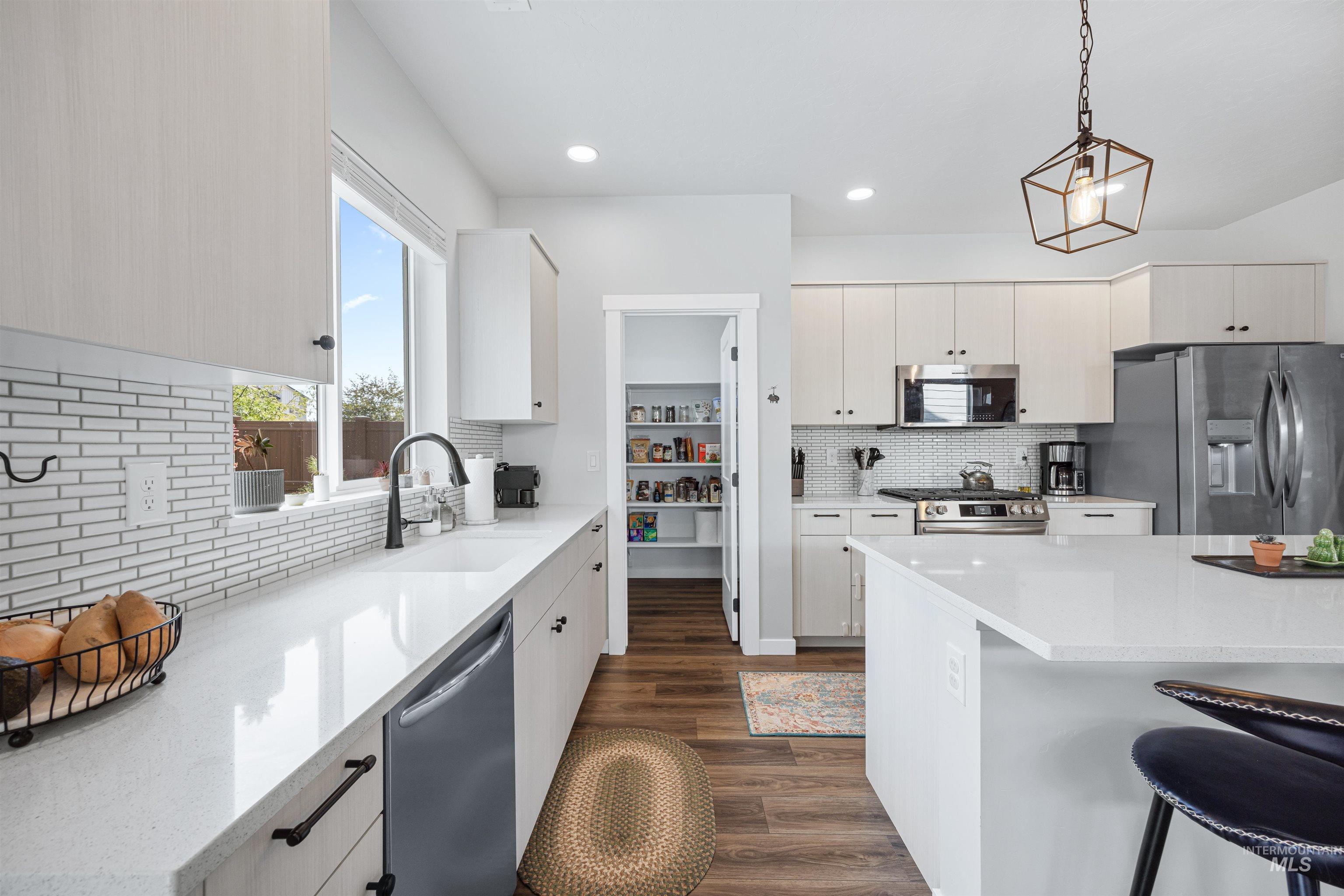 6928 S Chinook Ave, Boise, Idaho 83709, 3 Bedrooms, 2.5 Bathrooms, Residential For Sale, Price $520,000, 98998618
