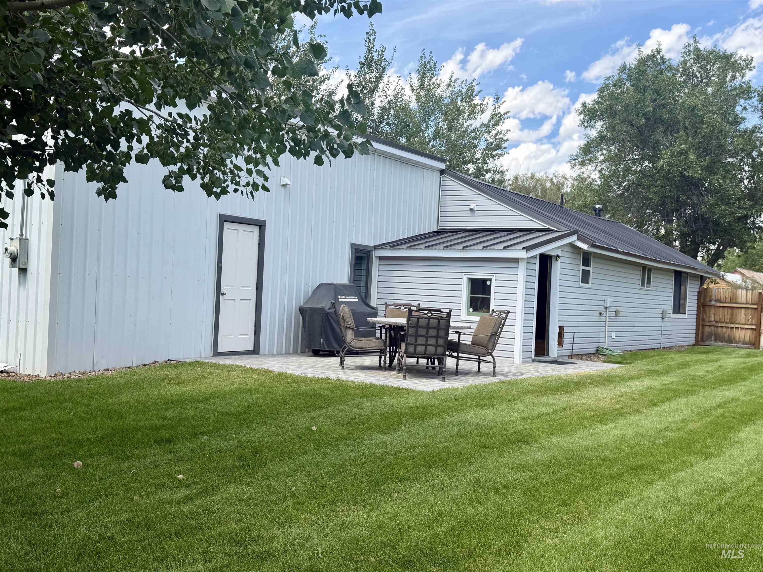 314 W Willow, Fairfield, Idaho 83327, 2 Bedrooms, 2 Bathrooms, Residential For Sale, Price $313,000,MLS 98998619