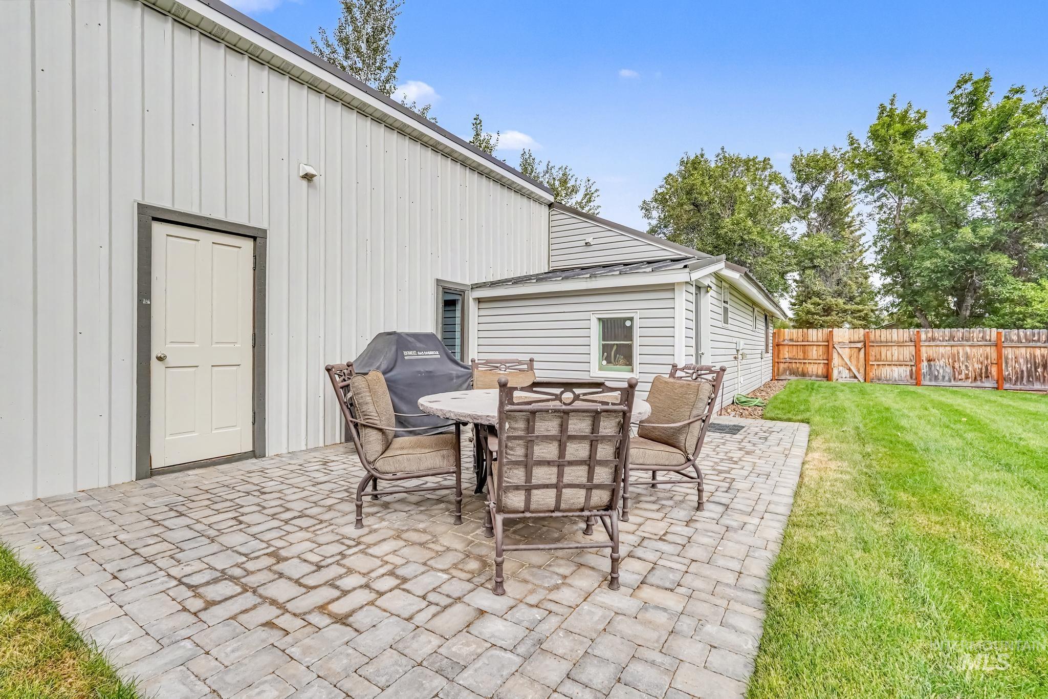 314 W Willow, Fairfield, Idaho 83327, 2 Bedrooms, 2 Bathrooms, Residential For Sale, Price $313,000,MLS 98998619