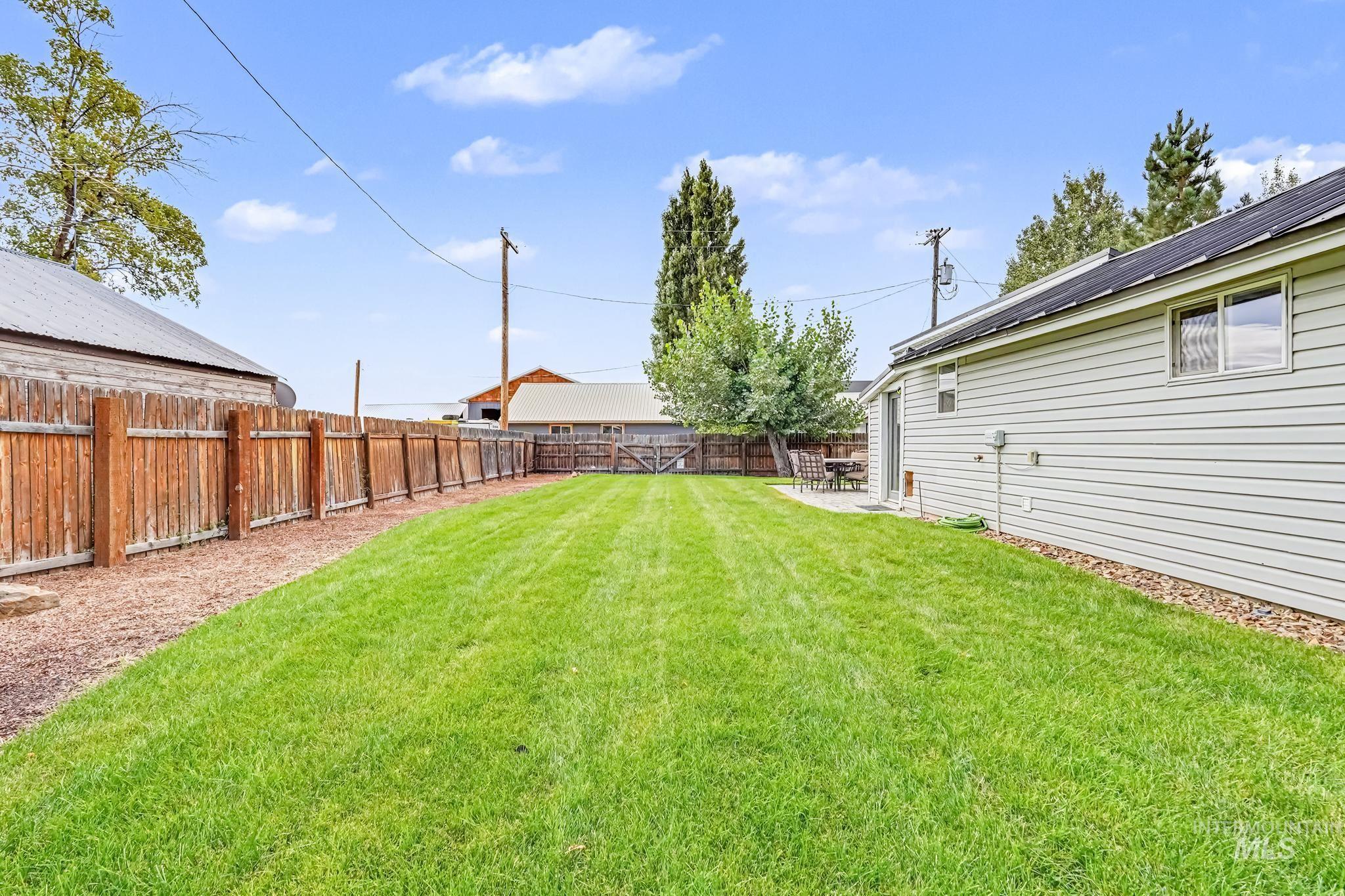 314 W Willow, Fairfield, Idaho 83327, 2 Bedrooms, 2 Bathrooms, Residential For Sale, Price $313,000,MLS 98998619