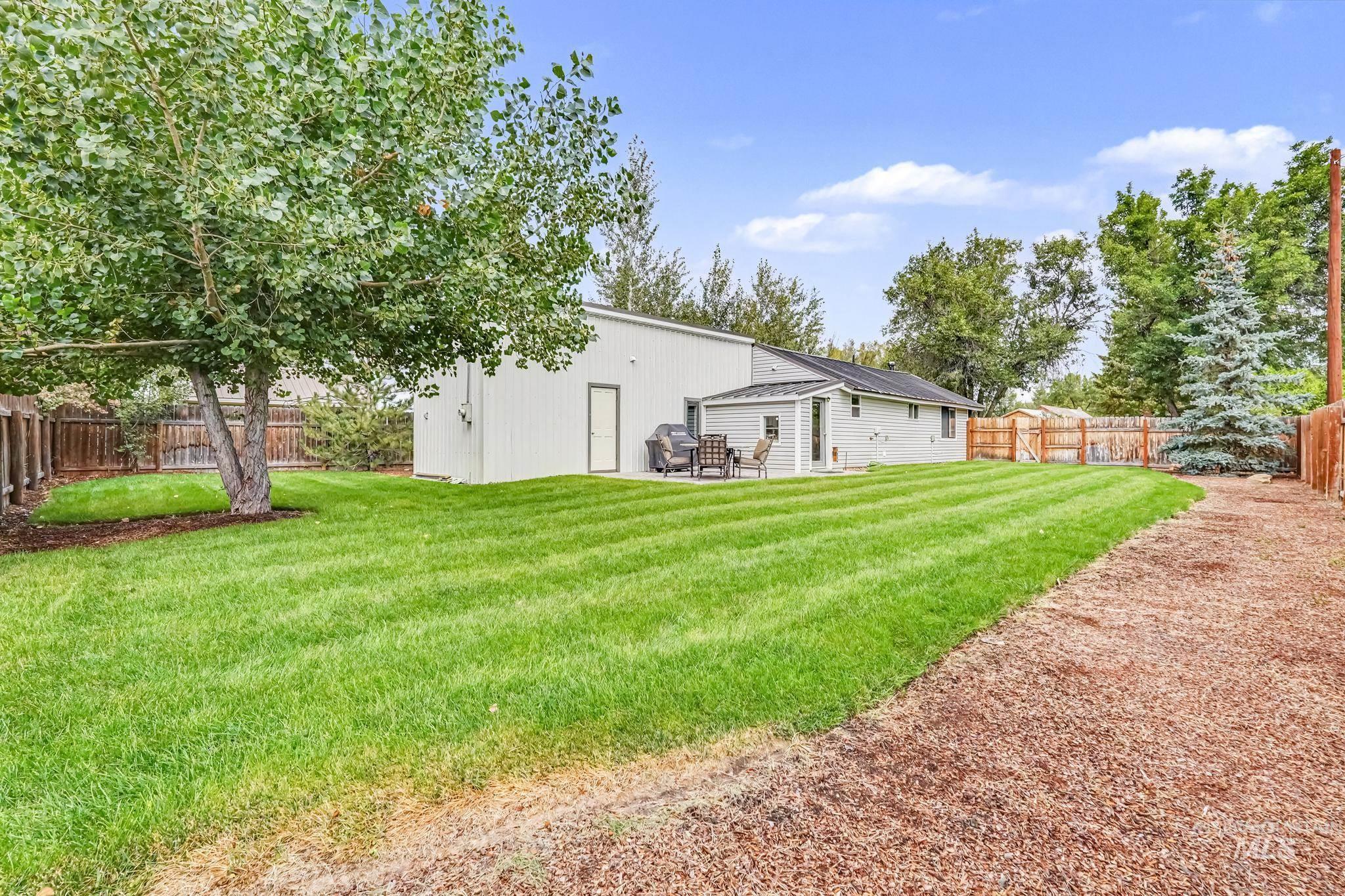 314 W Willow, Fairfield, Idaho 83327, 2 Bedrooms, 2 Bathrooms, Residential For Sale, Price $313,000,MLS 98998619