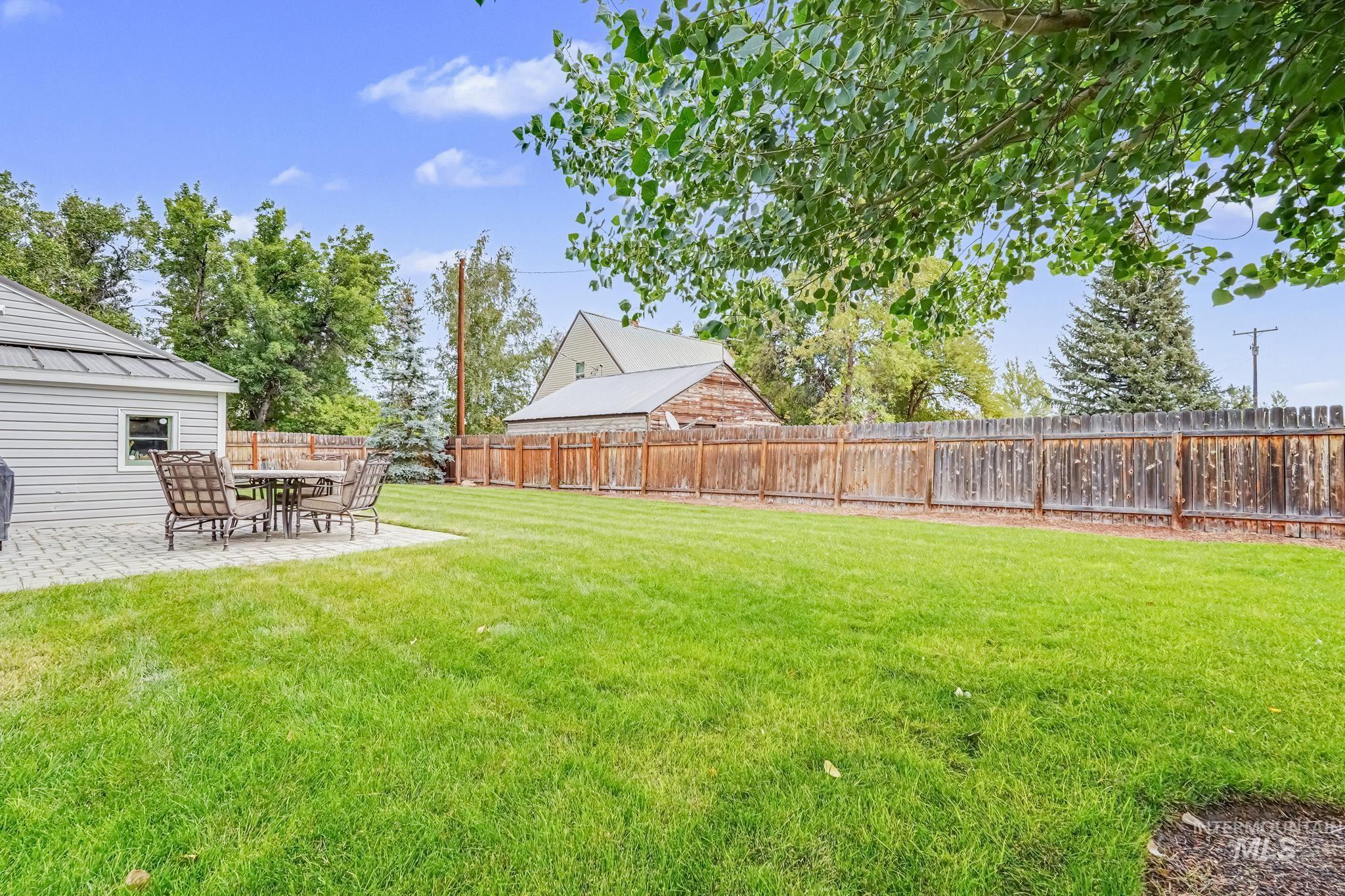314 W Willow, Fairfield, Idaho 83327, 2 Bedrooms, 2 Bathrooms, Residential For Sale, Price $313,000,MLS 98998619
