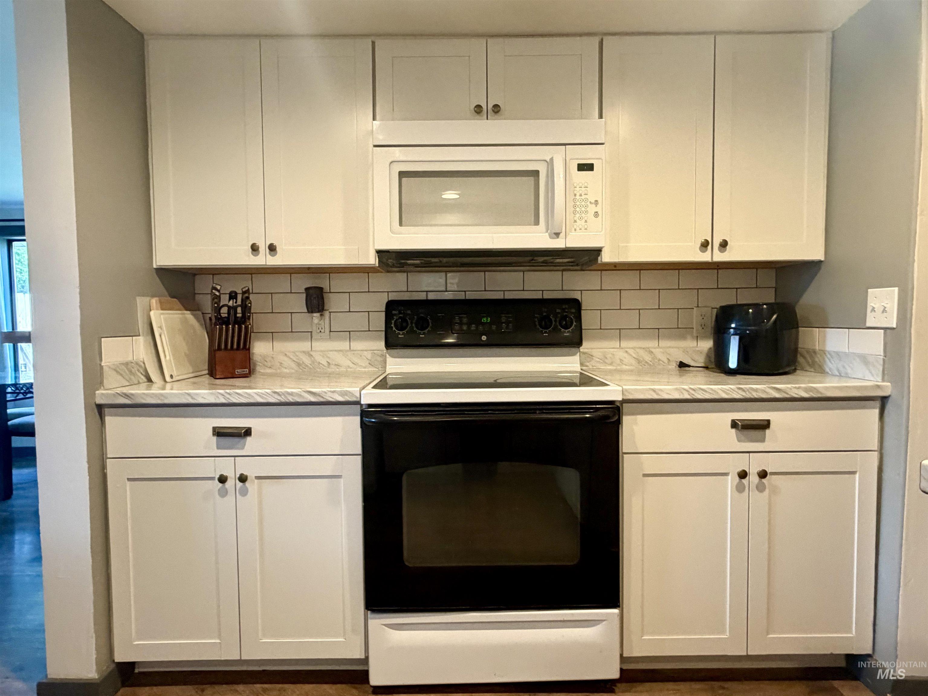 314 W Willow, Fairfield, Idaho 83327, 2 Bedrooms, 2 Bathrooms, Residential For Sale, Price $313,000,MLS 98998619