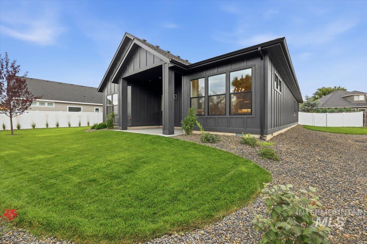 410 W Flour Mill Court, Middleton, Idaho 83644, 3 Bedrooms, 2.5 Bathrooms, Residential For Sale, Price $699,900,MLS 98998620