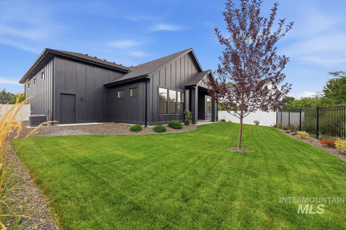 410 W Flour Mill Court, Middleton, Idaho 83644, 3 Bedrooms, 2.5 Bathrooms, Residential For Sale, Price $699,900,MLS 98998620