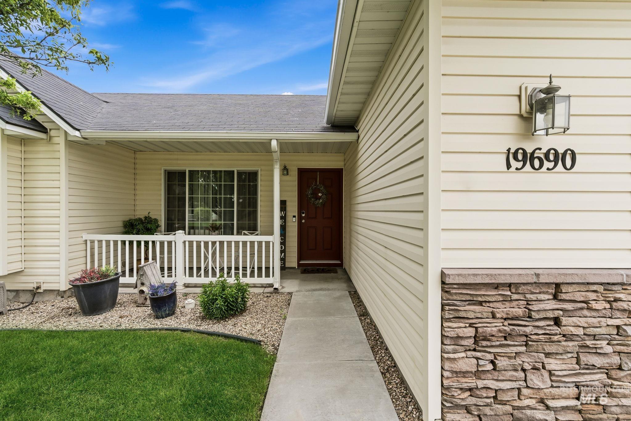 19690 Cumberland Way, Caldwell, Idaho 83605, 3 Bedrooms, 2 Bathrooms, Residential For Sale, Price $399,900,MLS 98998623