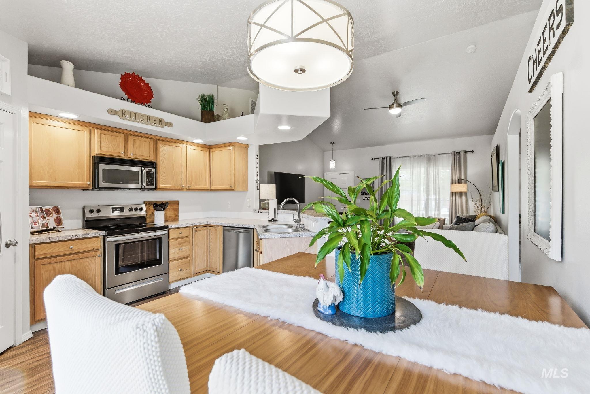 19690 Cumberland Way, Caldwell, Idaho 83605, 3 Bedrooms, 2 Bathrooms, Residential For Sale, Price $399,900,MLS 98998623