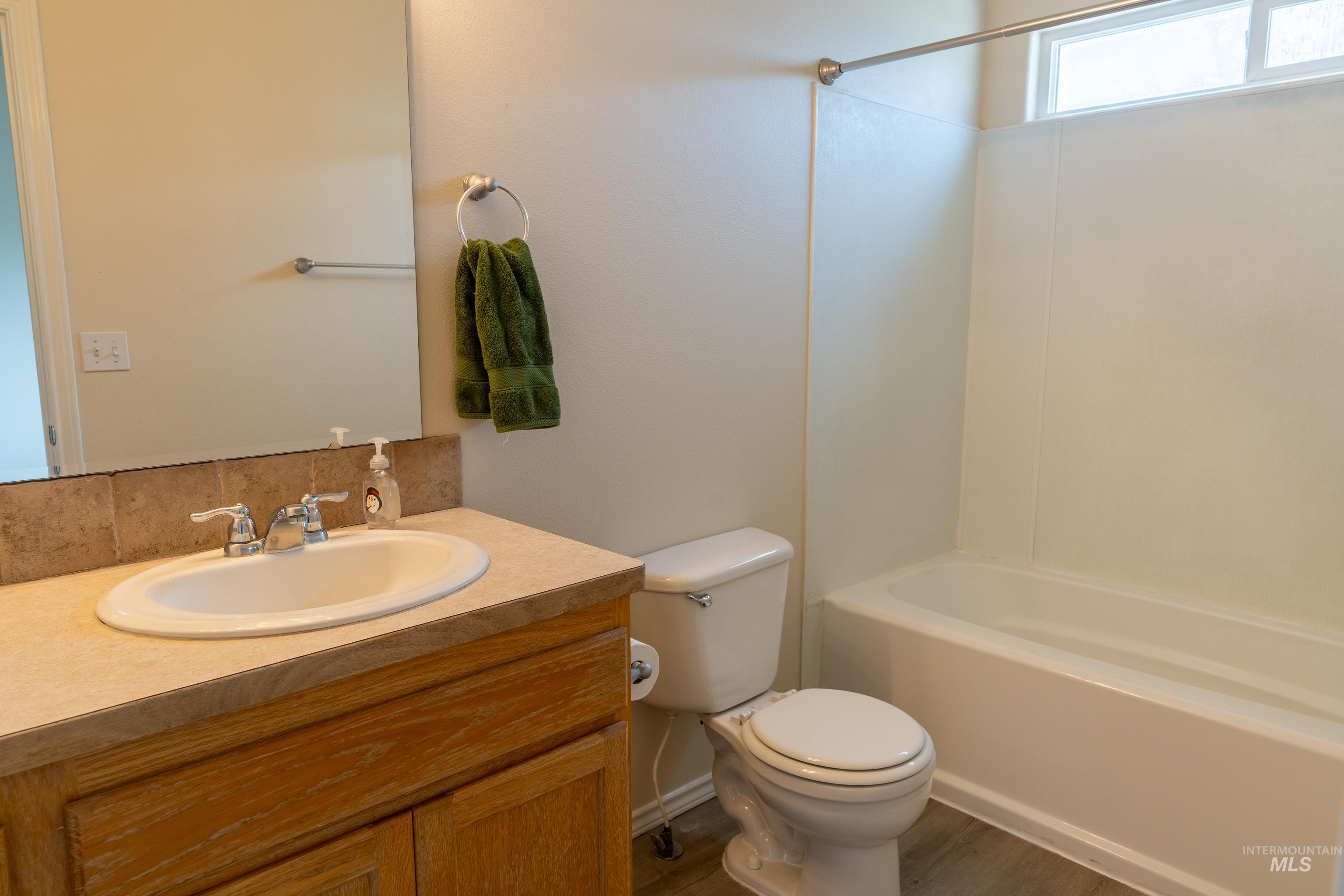 5263 N Arezzo Ave., Meridian, Idaho 83646, 4 Bedrooms, 2 Bathrooms, Residential For Sale, Price $425,000,MLS 98998626
