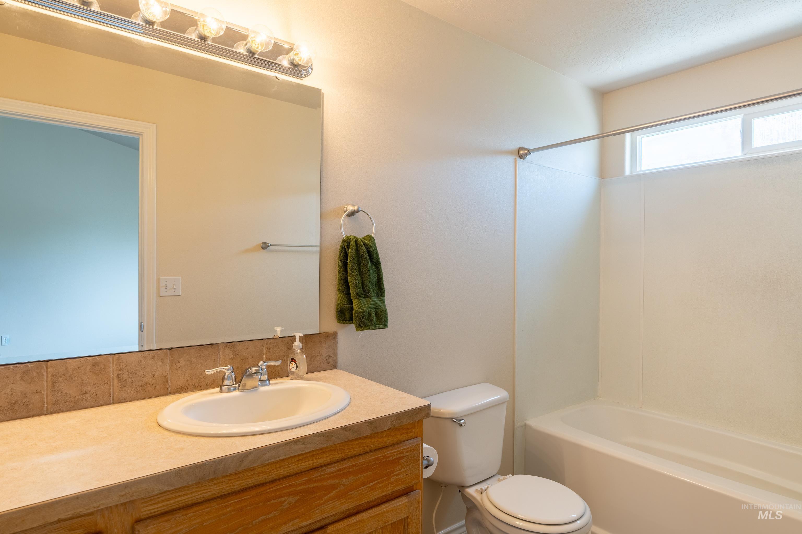 5263 N Arezzo Ave., Meridian, Idaho 83646, 4 Bedrooms, 2 Bathrooms, Residential For Sale, Price $425,000,MLS 98998626