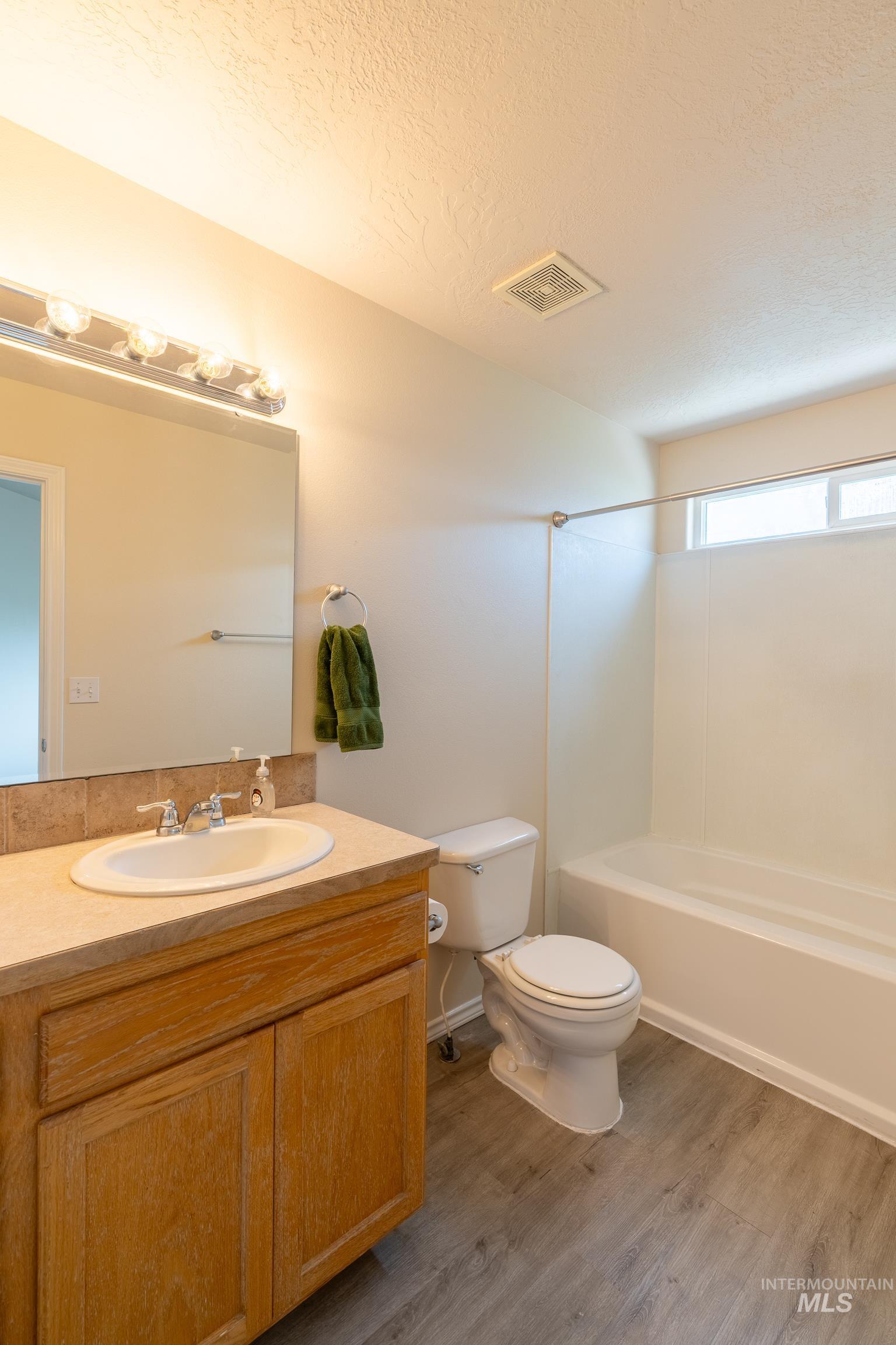 5263 N Arezzo Ave., Meridian, Idaho 83646, 4 Bedrooms, 2 Bathrooms, Residential For Sale, Price $425,000,MLS 98998626